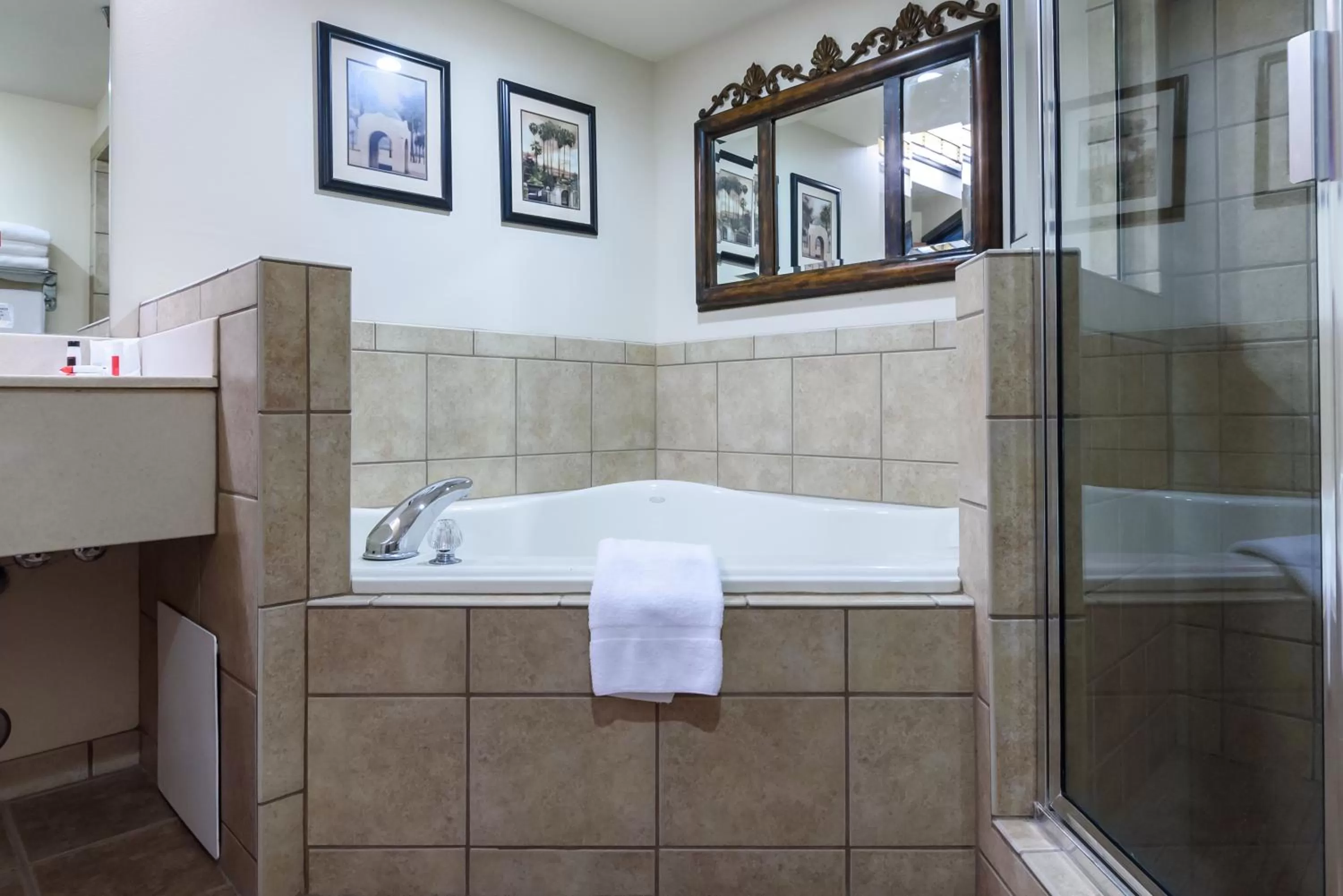 Spa and wellness centre/facilities in Ramada by Wyndham Sioux Falls Airport - Waterpark Resort & Event Center