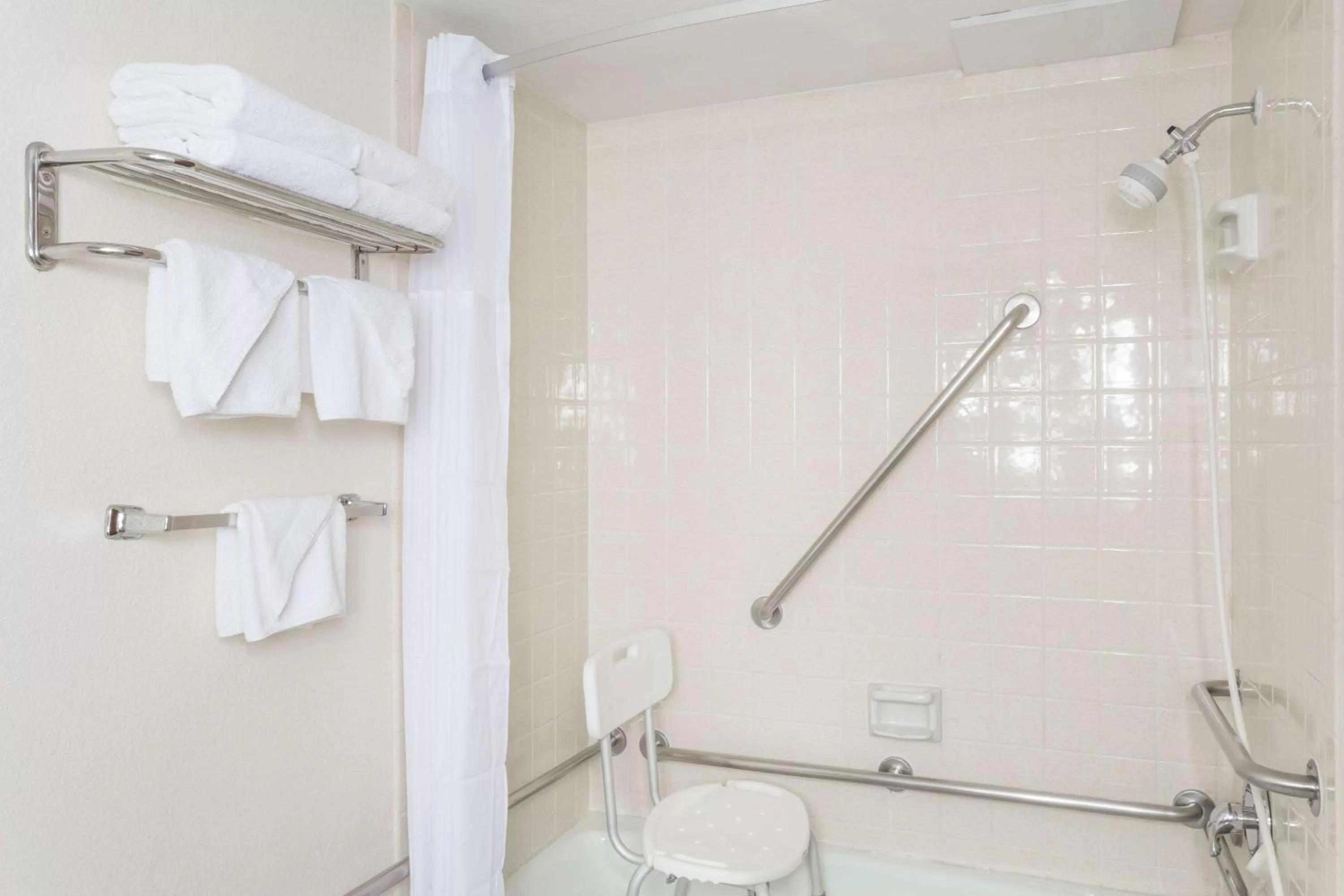 Bathroom in Days Inn by Wyndham Evanston WY