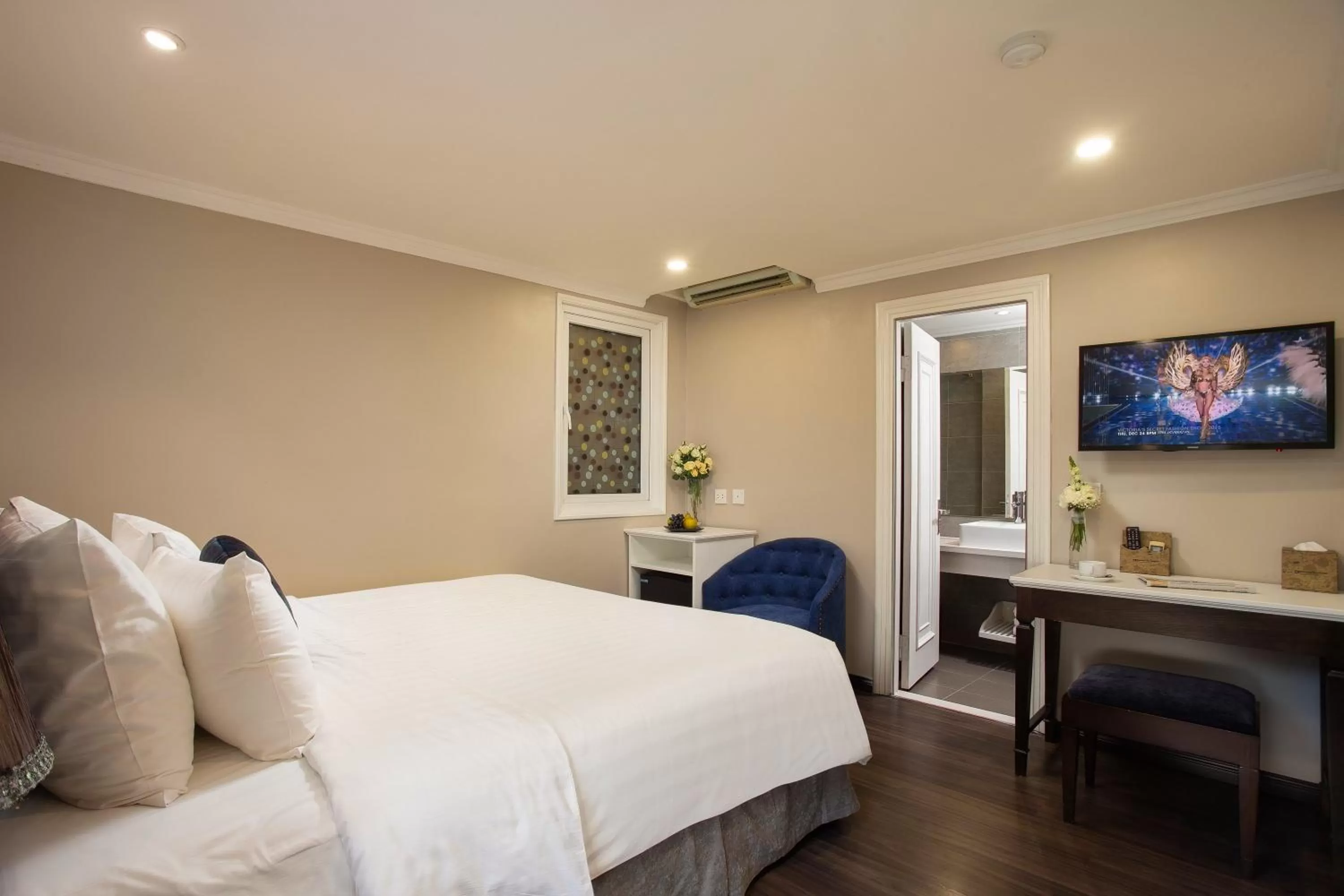 Bedroom, Bed in Flora Centre Hotel & Spa