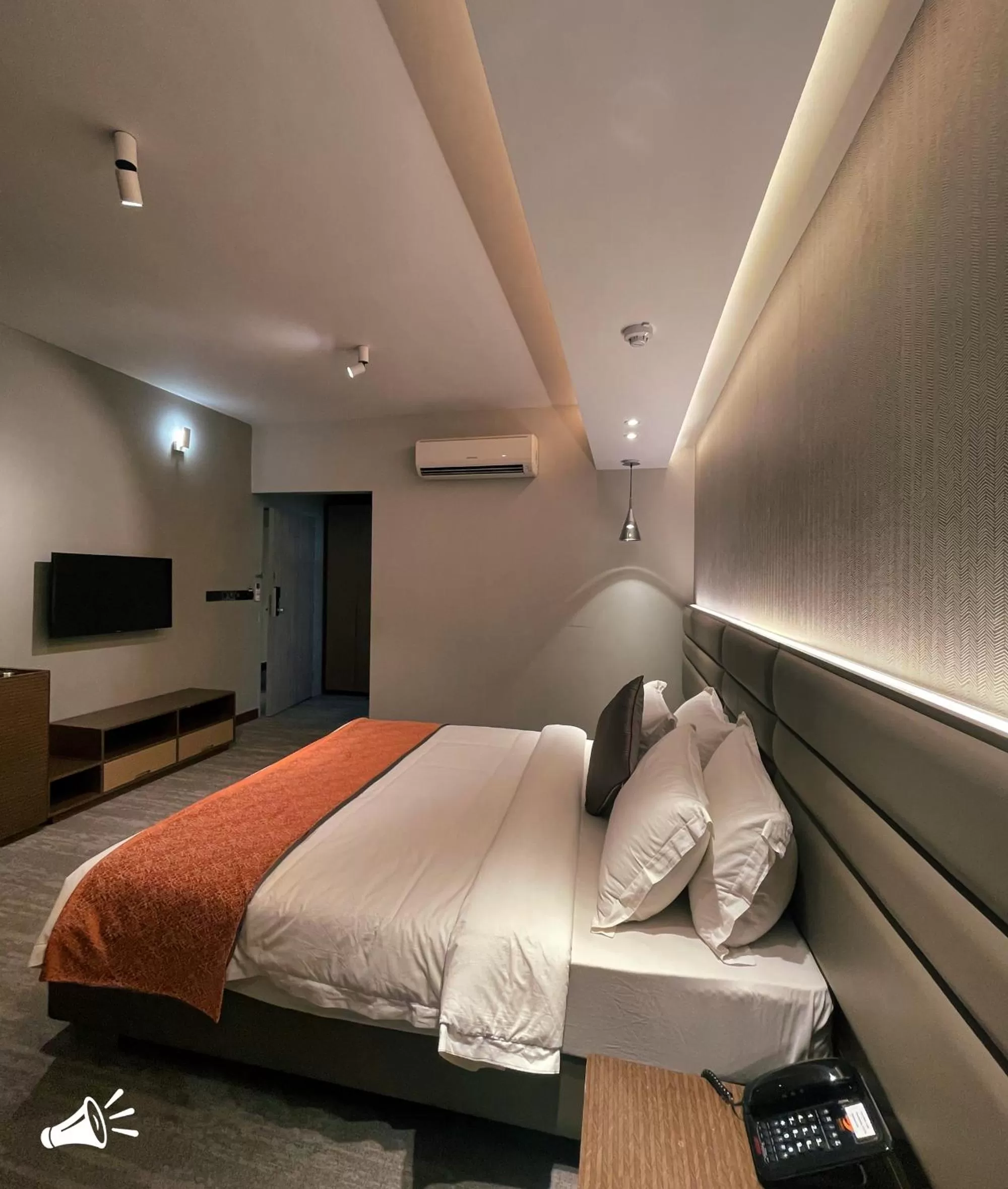 Bed in Hotel Omni Residency Dhaka