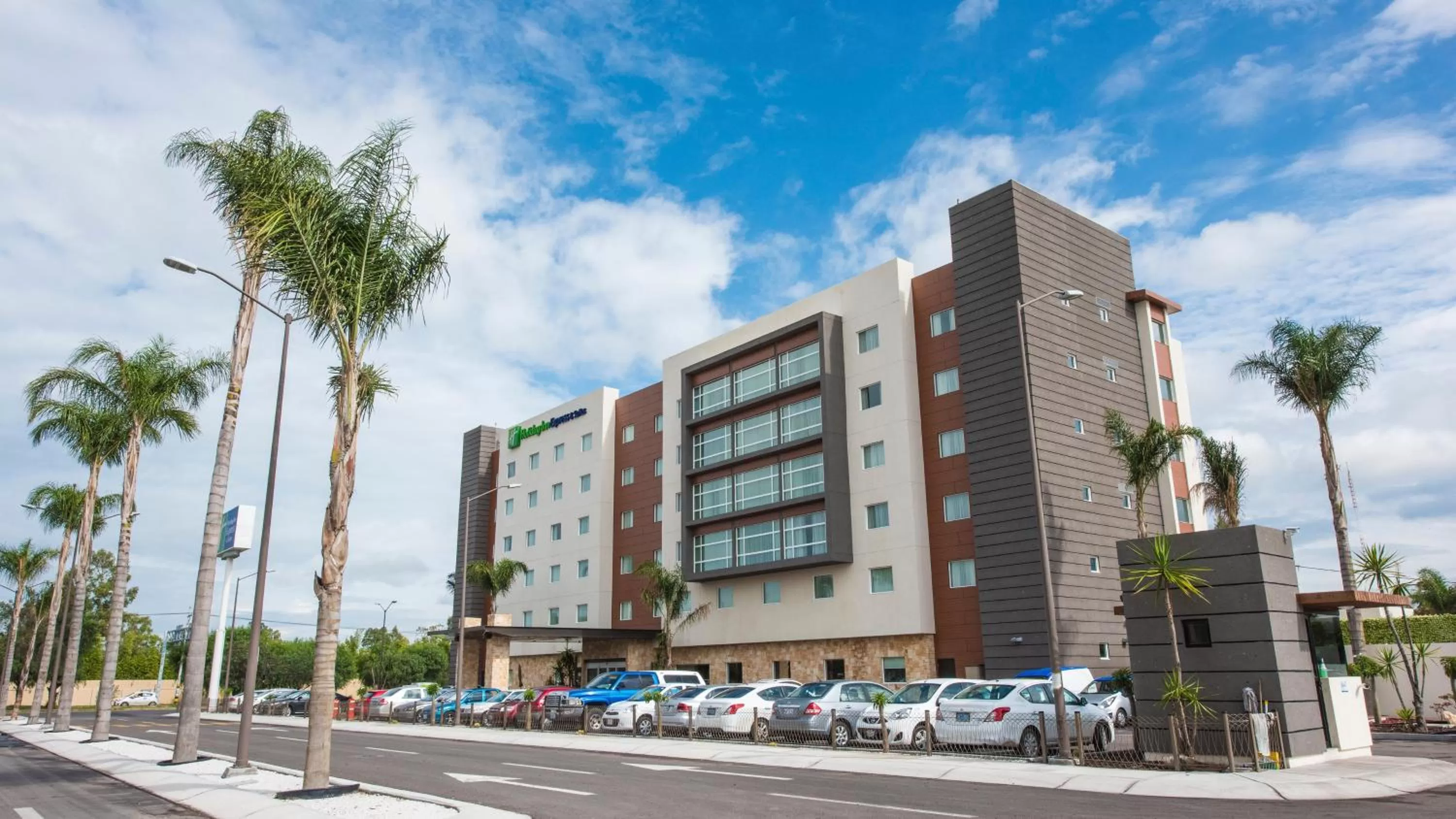 Property building in Holiday Inn Express and Suites Celaya by IHG