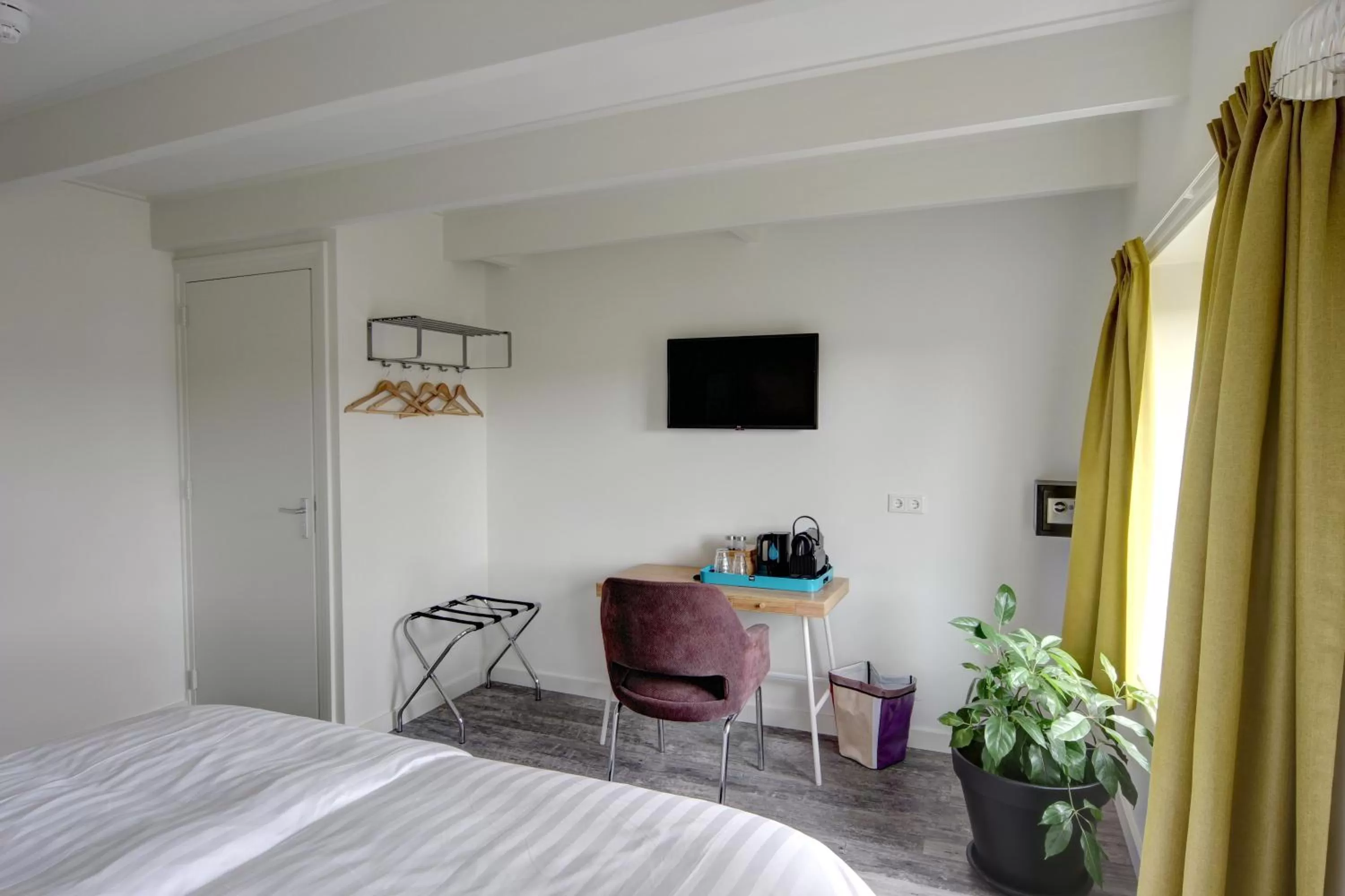 Photo of the whole room, Bed in Hotel Loskade 45