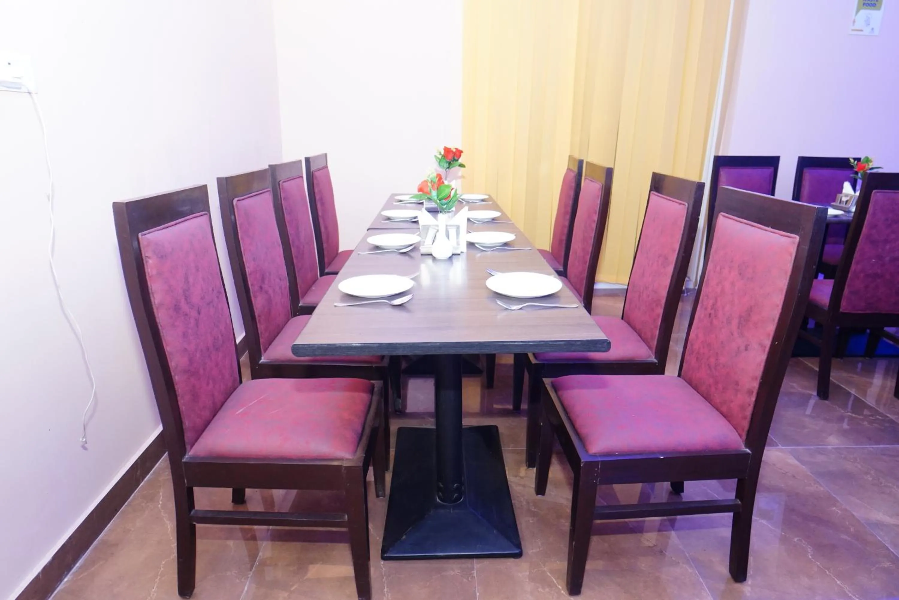 Restaurant/places to eat in ExpoMart Inn