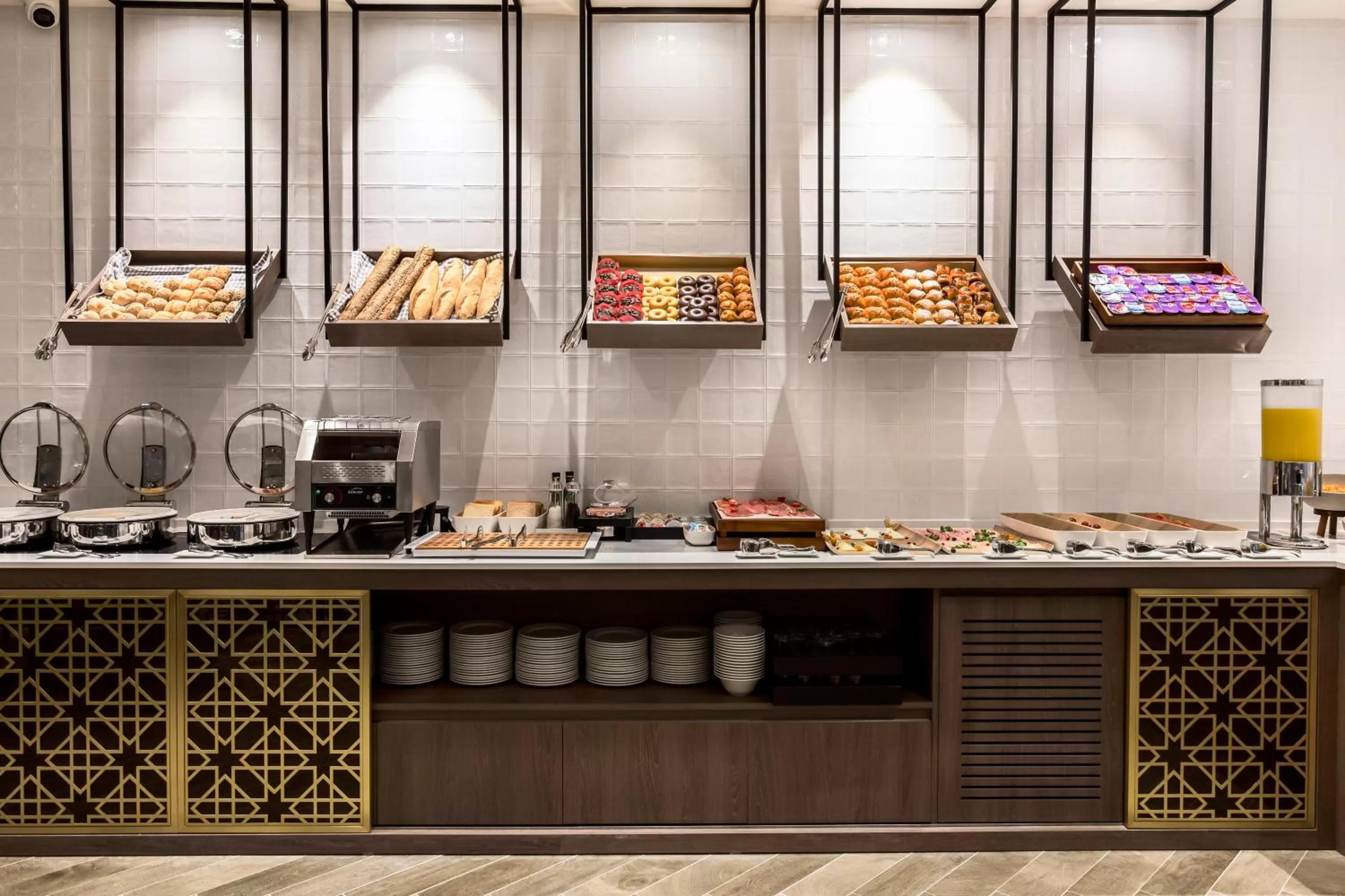 Lounge or bar in Eurostars Puerta Real