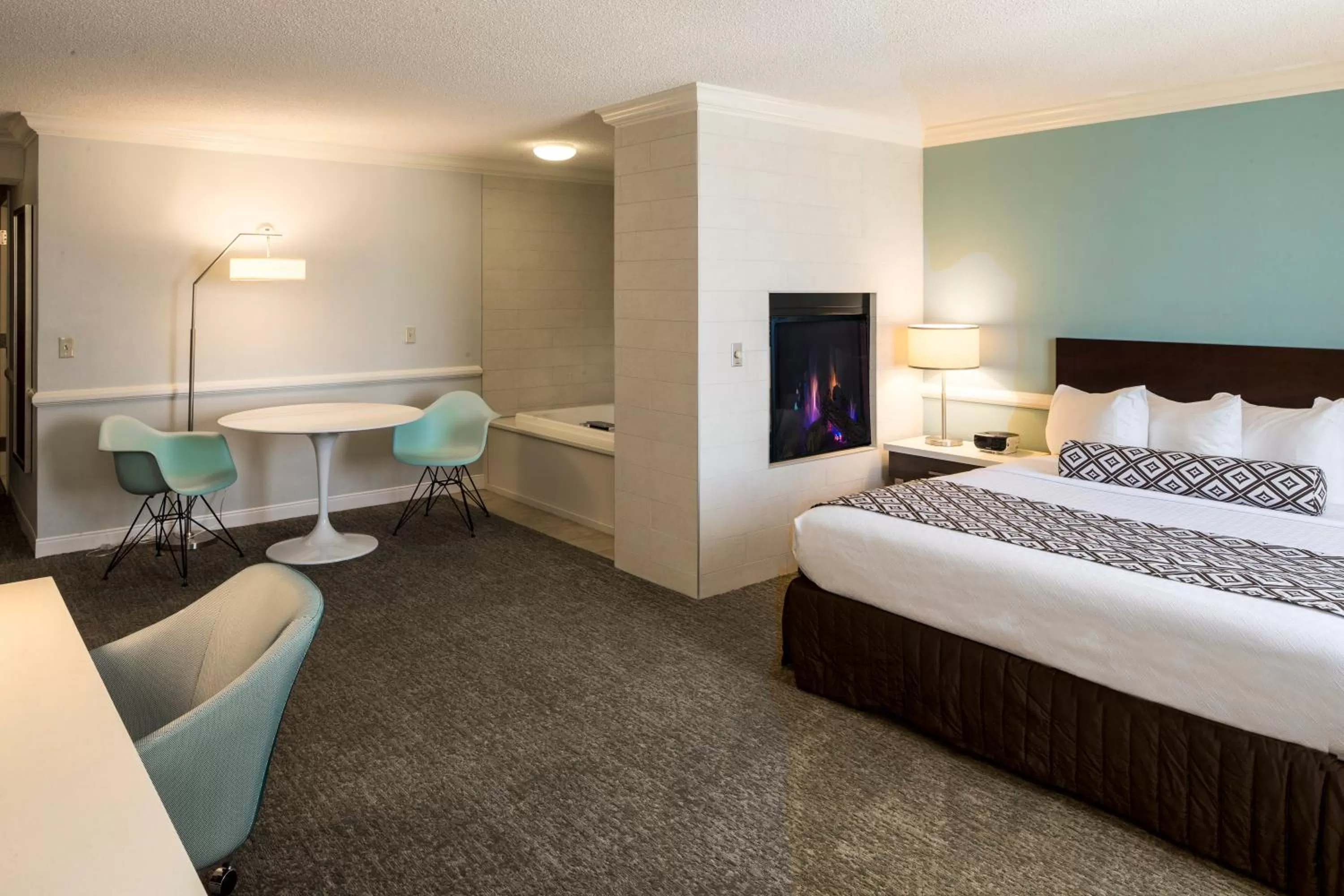 Bedroom, Bed in Crowne Plaza Hotel and Suites Pittsburgh South by IHG