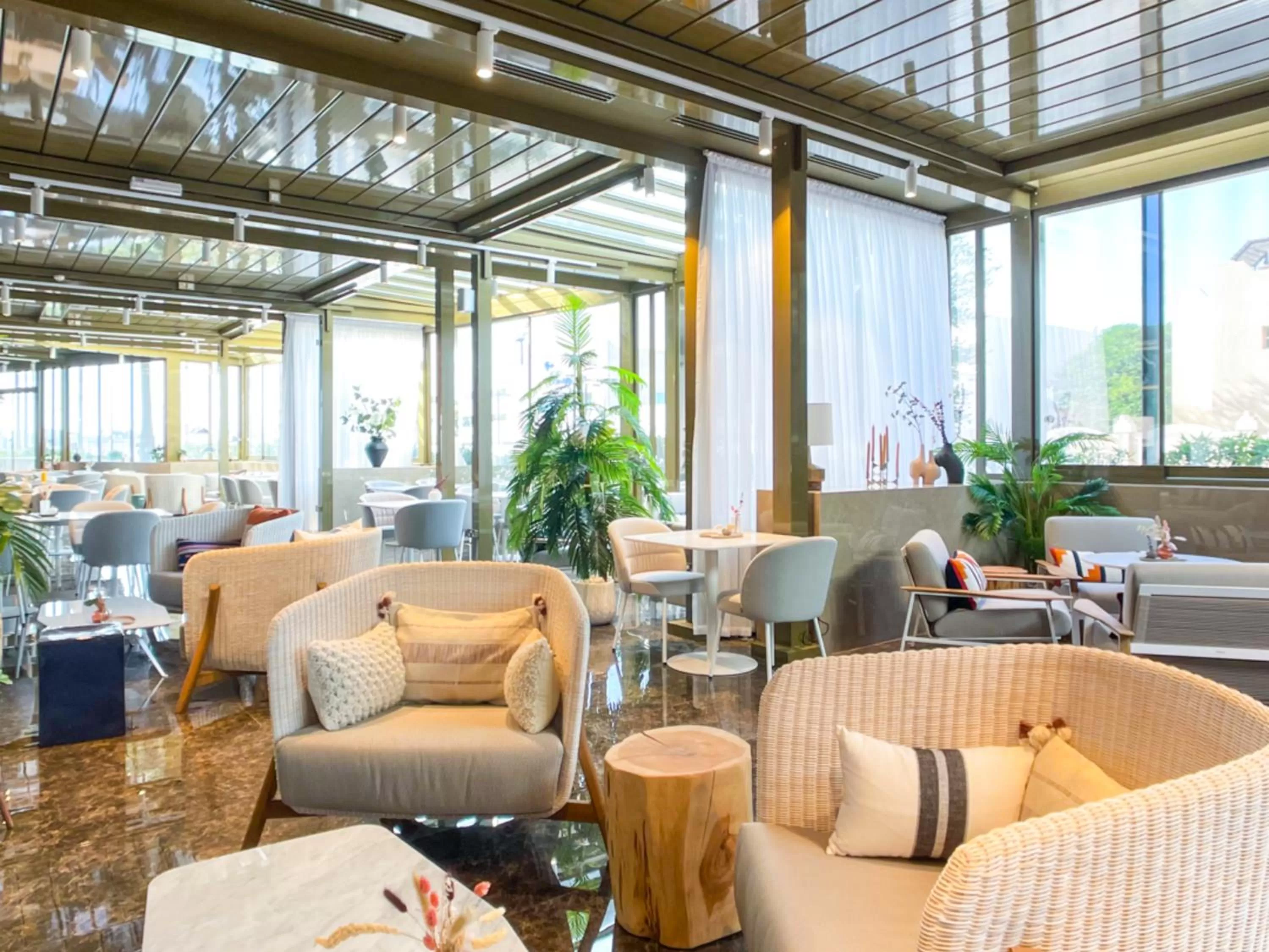 Restaurant/places to eat in voco Doha West Bay Suites by IHG