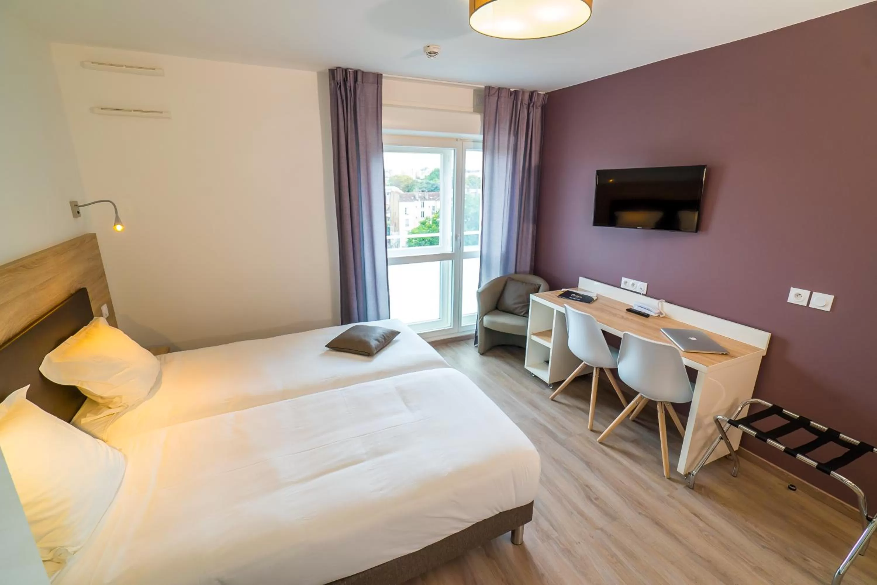 Photo of the whole room, Bed in All Suites Appart Hôtel - Choisy-le-Roi