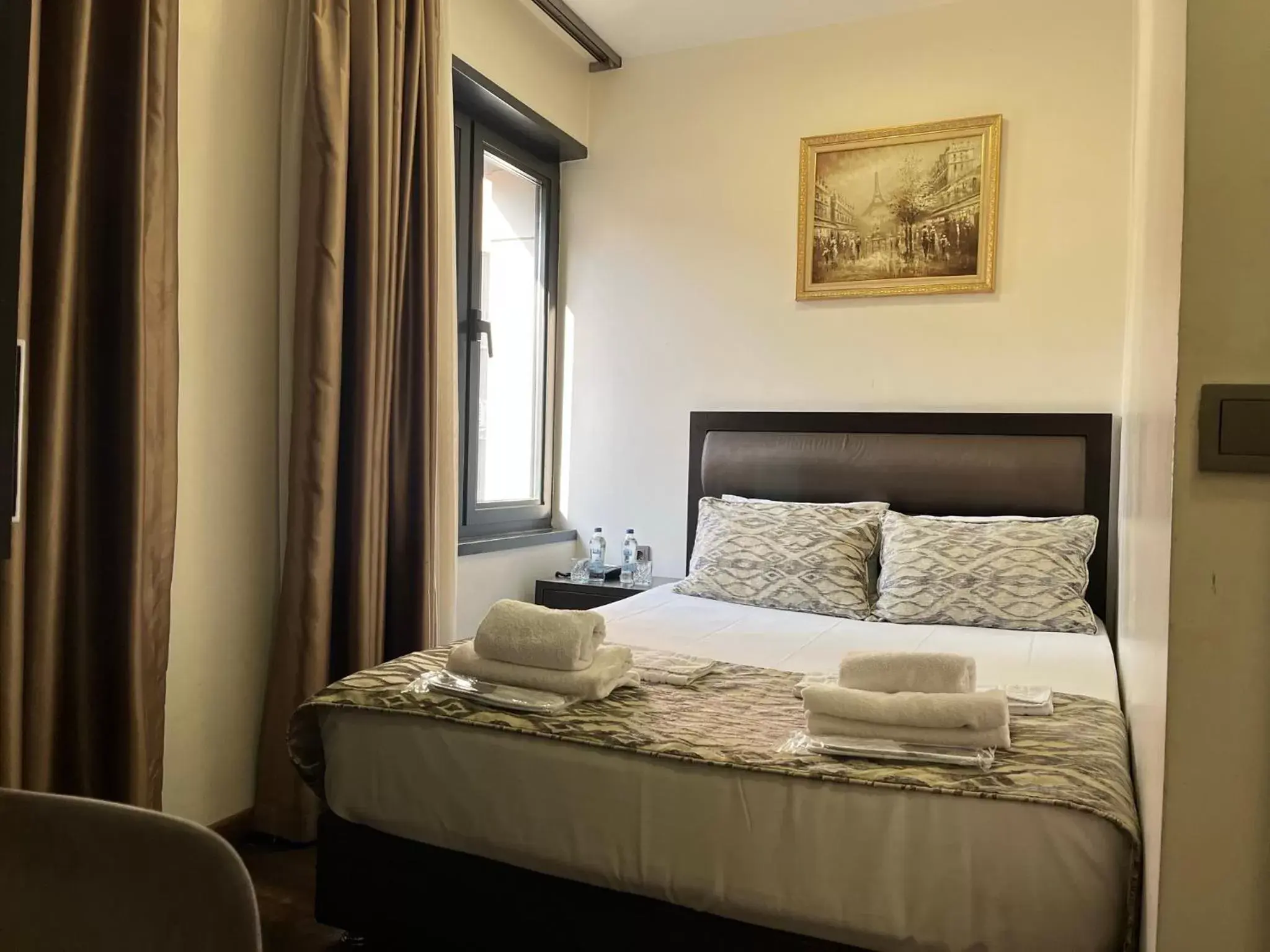 Budget Double Room in Pandora Hotel Budget Double Room in Pandora Hotel