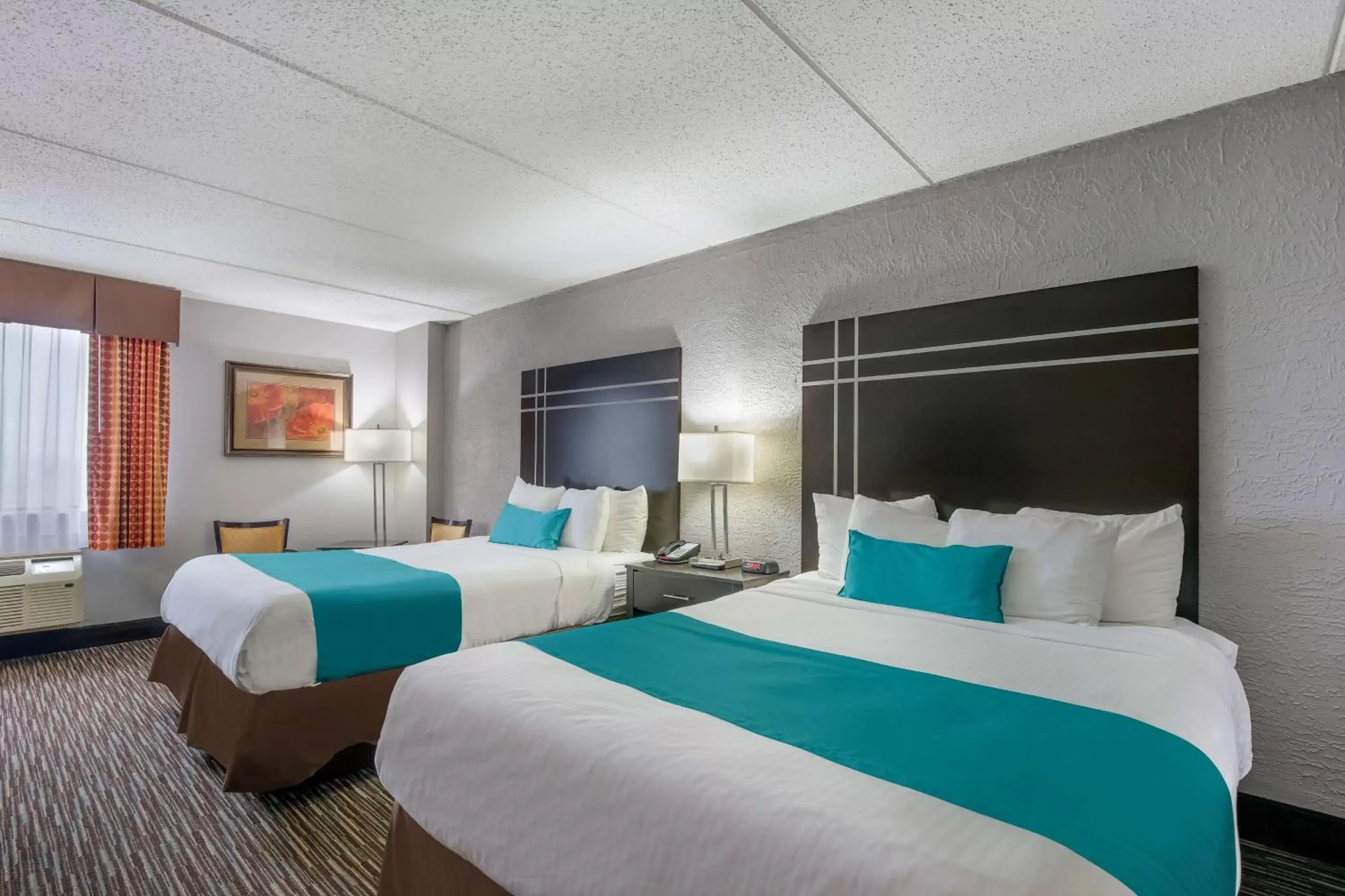 Queen Room with Two Queen Beds and Bath Tub - Disability Access in Best Western Waukesha Grand Queen Room with Two Queen Beds and Bath Tub - Disability Access in Best Western Waukesha Grand