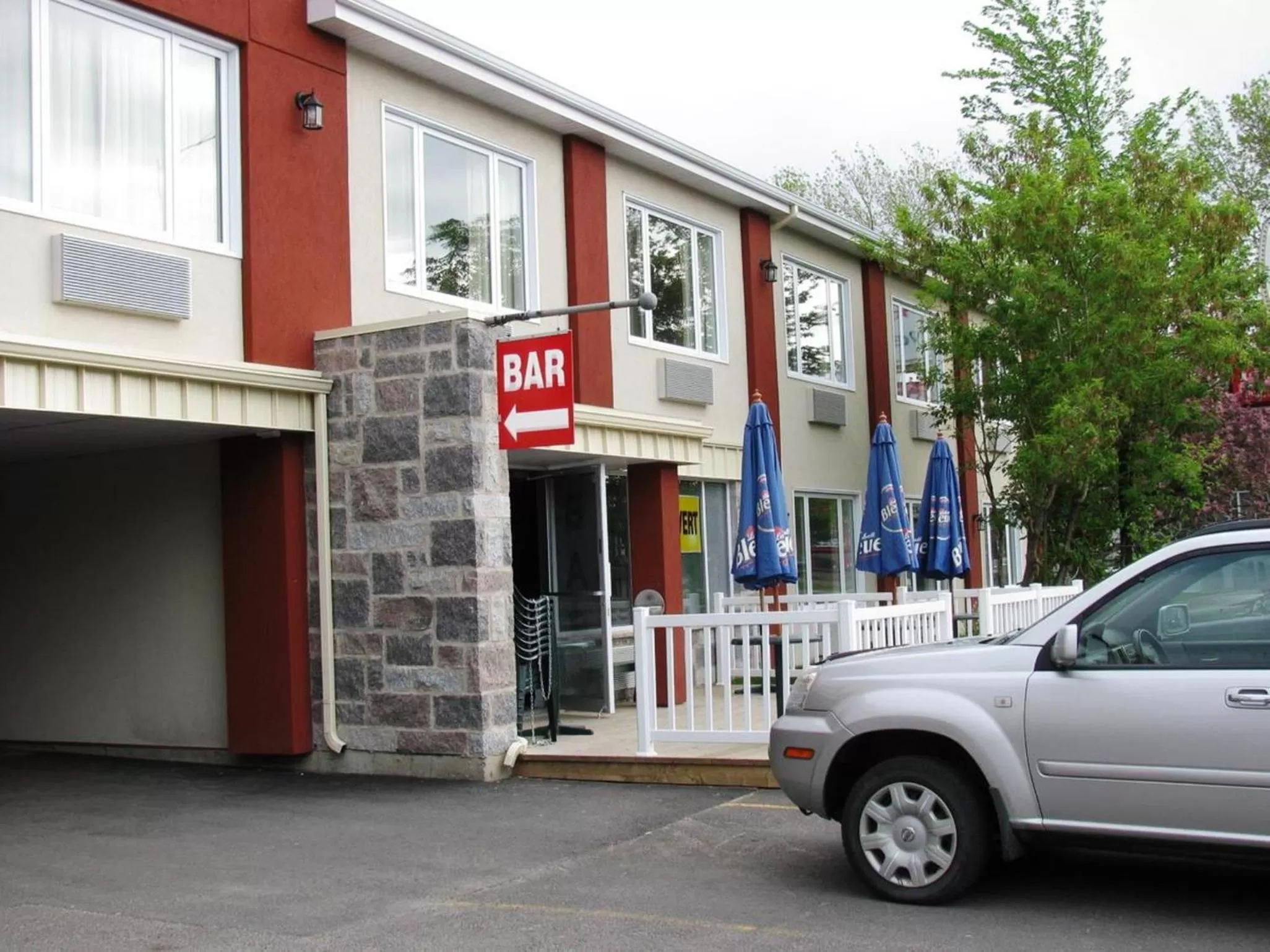 Facade/entrance in Hotel Le Voyageur