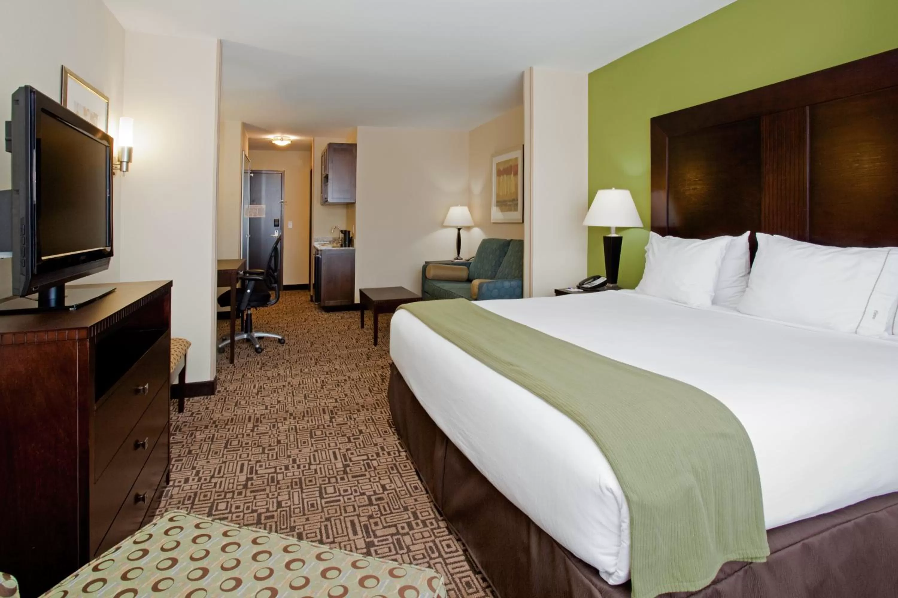 Photo of the whole room, Bed in Holiday Inn Express & Suites Richfield by IHG