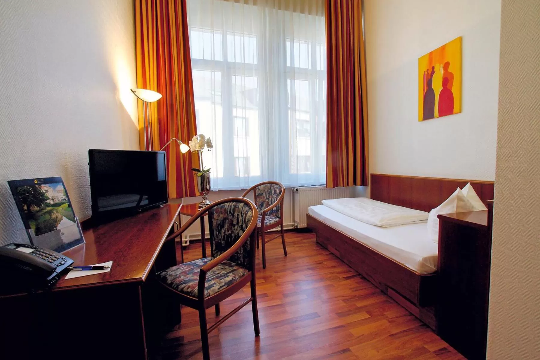 Photo of the whole room, Bed in Hotel Deutsches Haus