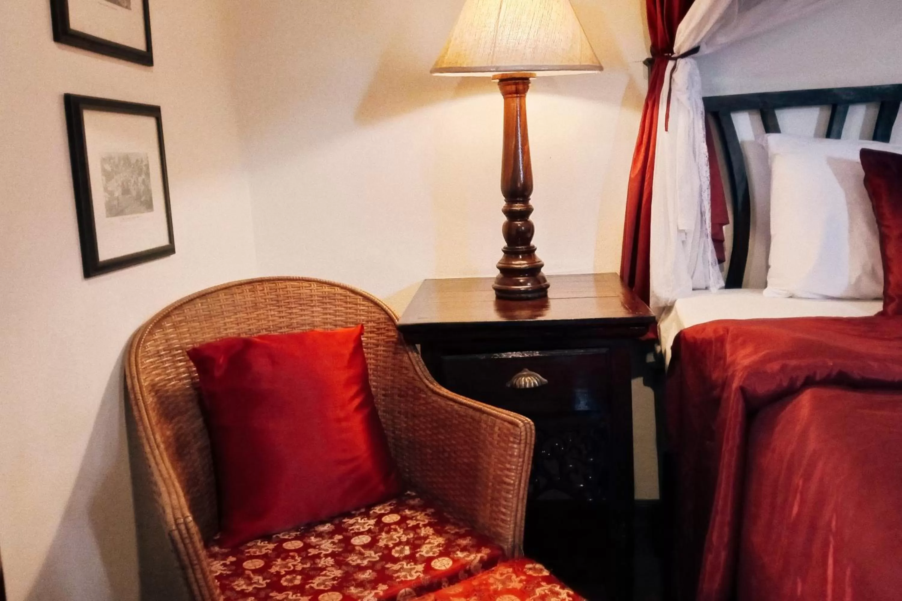 Bed in Tri Yaan Na Ros Colonial House