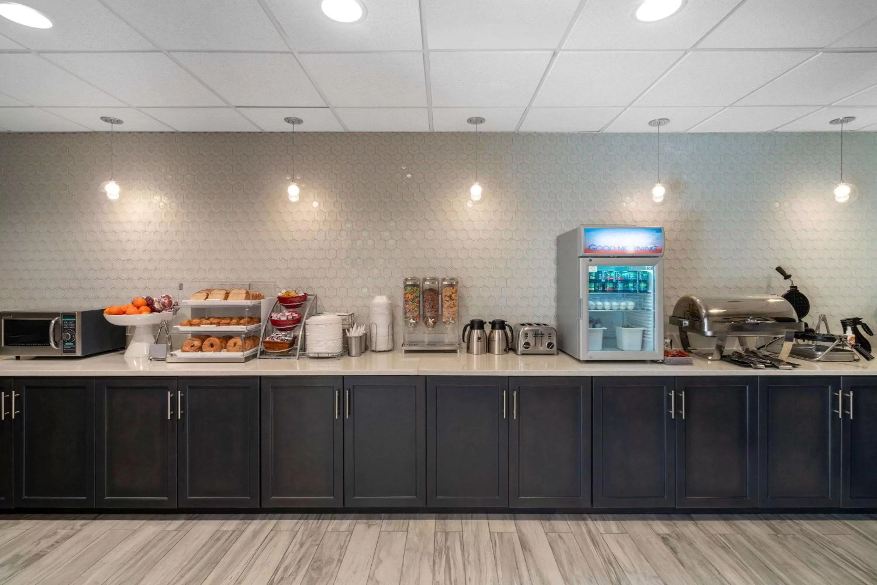 Restaurant/places to eat in La Quinta by Wyndham Raleigh Downtown North