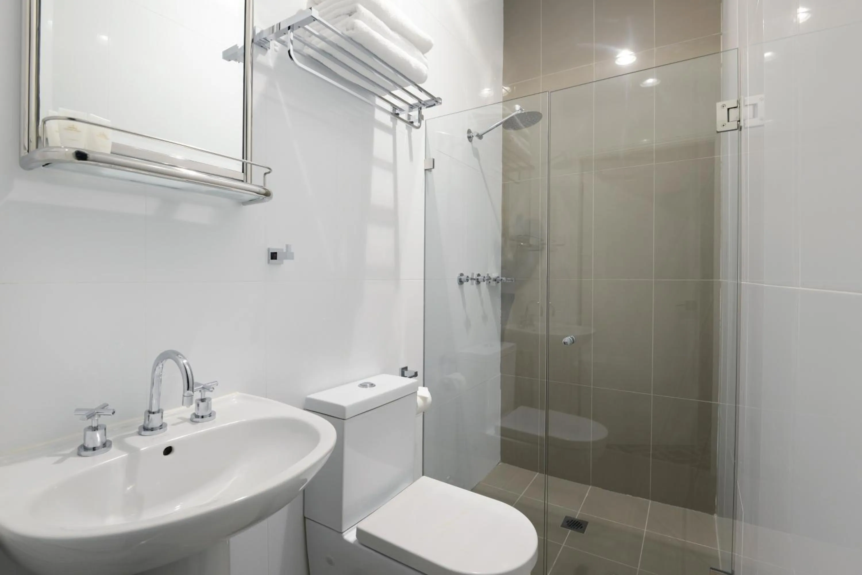 Standard Double or Twin Room in High Cross Randwick by Sydney Lodges