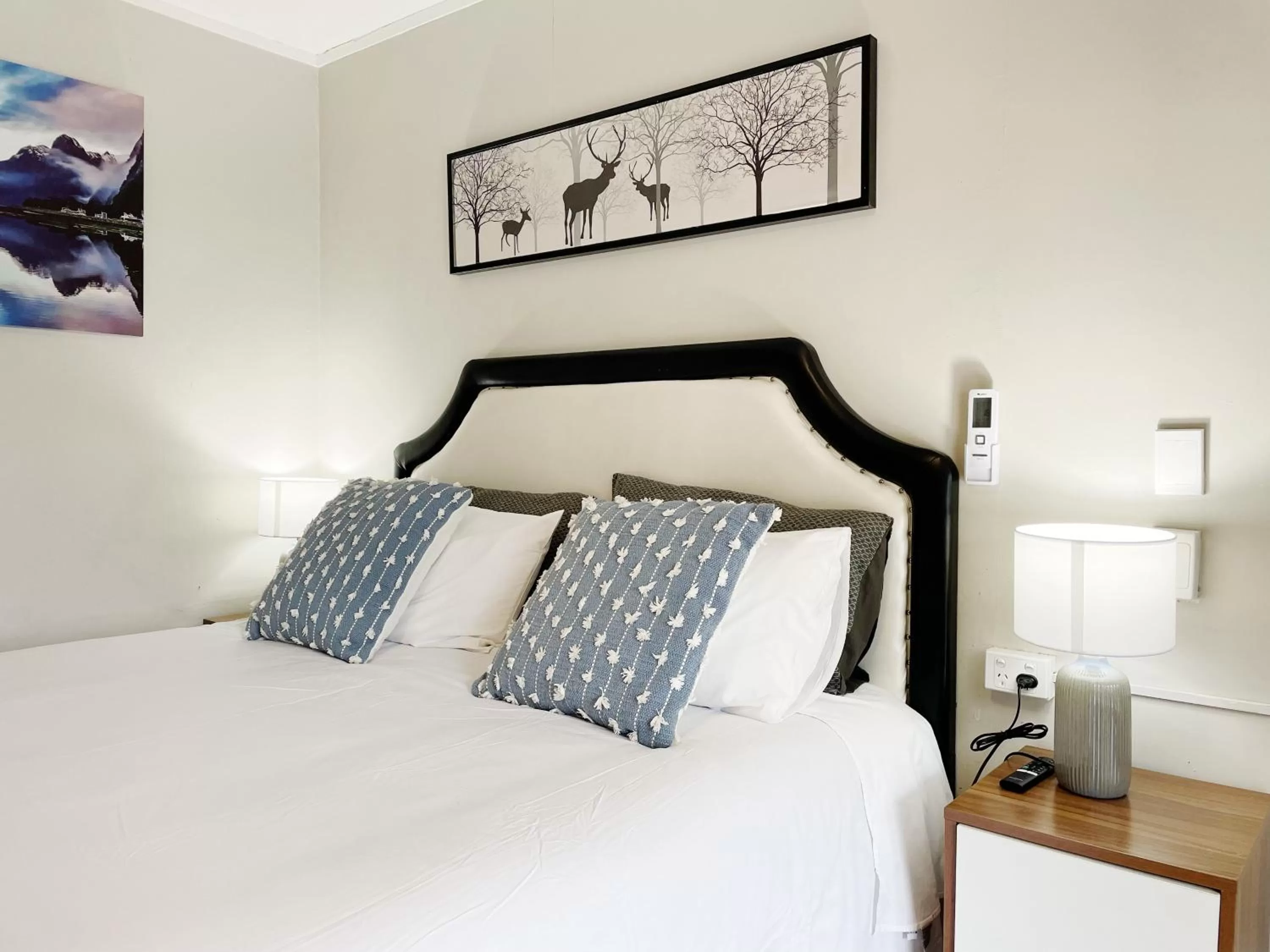 Bed in Pupuke Manor Motel