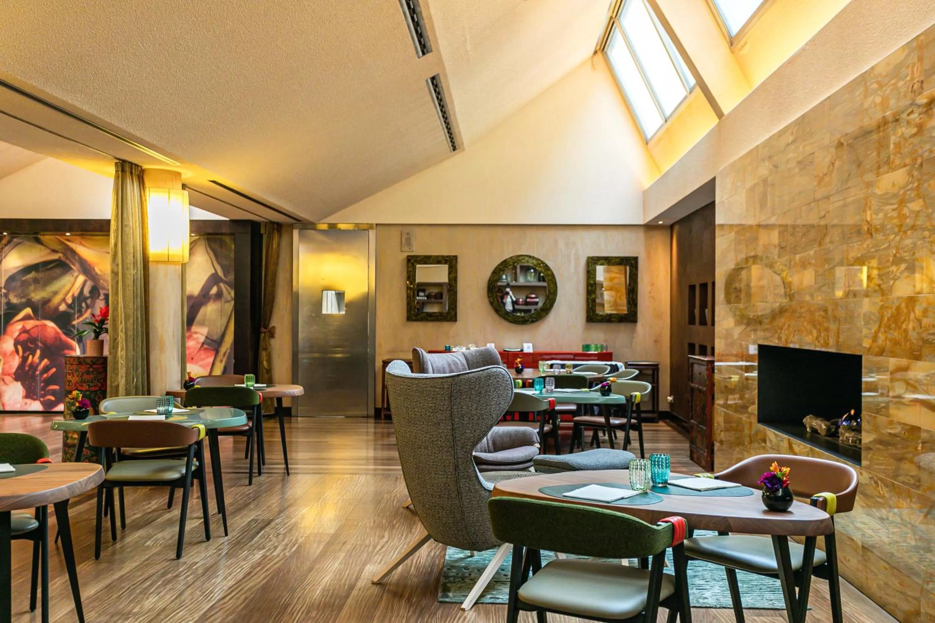 Restaurant/places to eat in Enterprise Hotel Design & Boutique