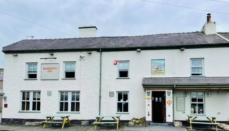Property building in Garddfon Inn