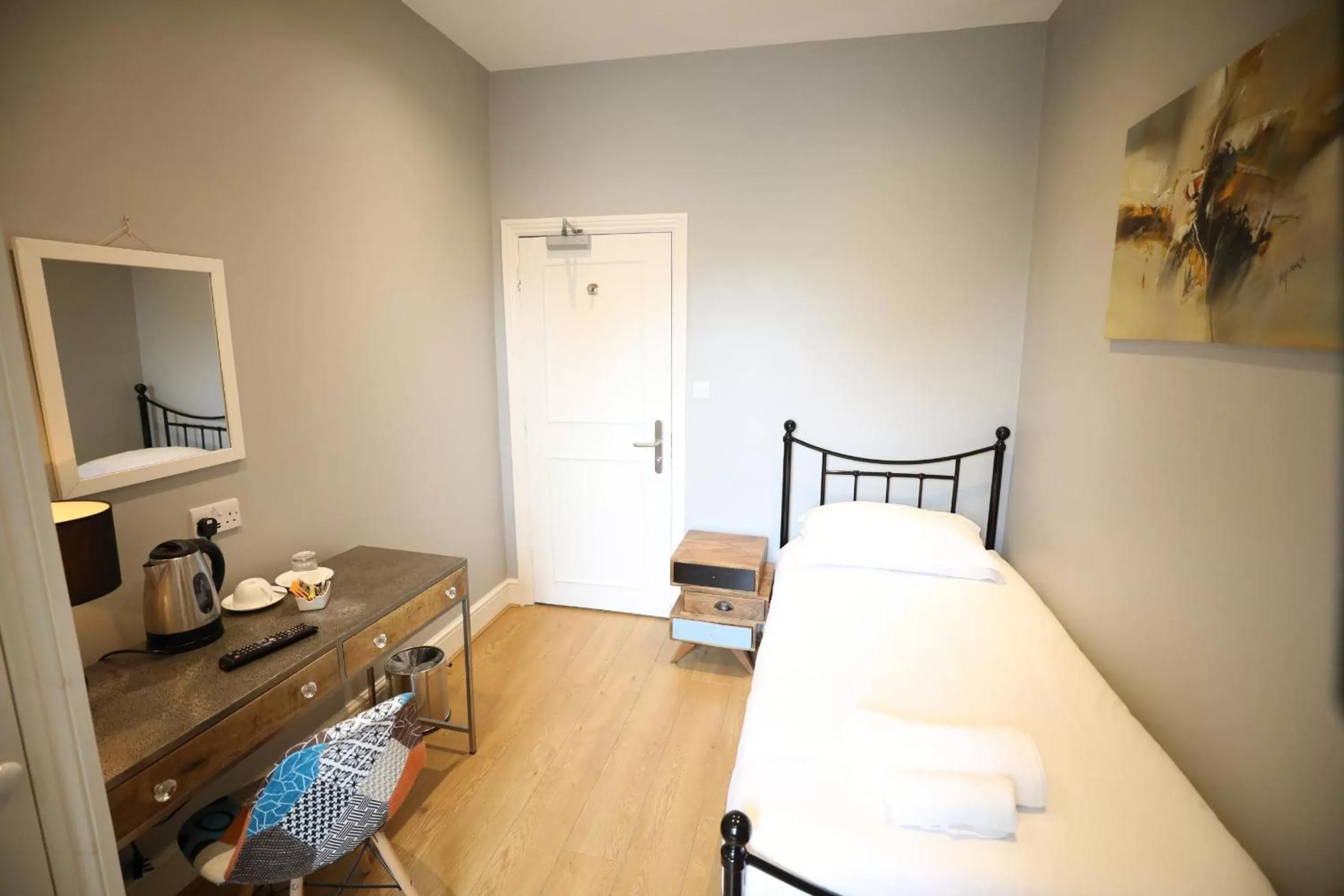 Bedroom, Bed in 100 Banbury Road Oxford - formerly Parklands