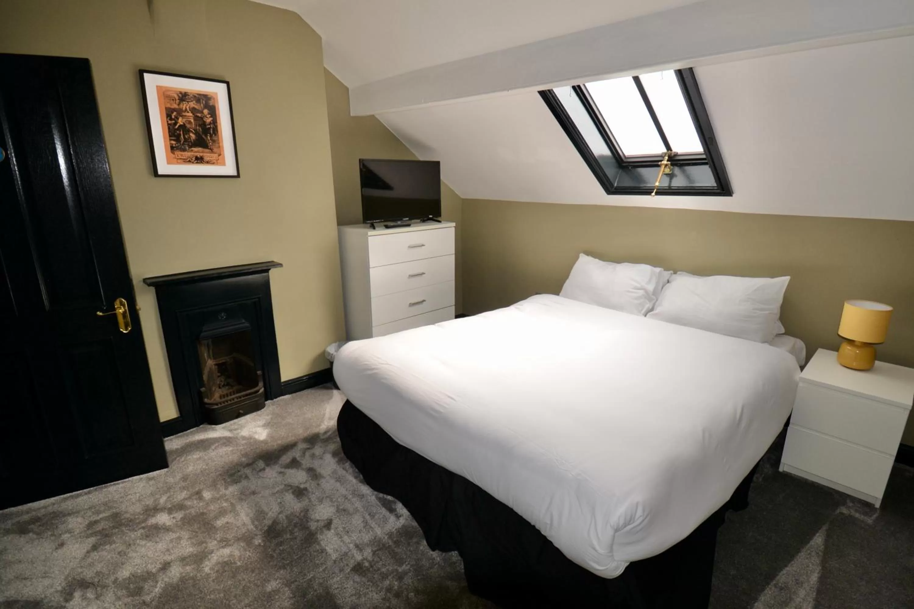 Bedroom, Bed in The Wrens