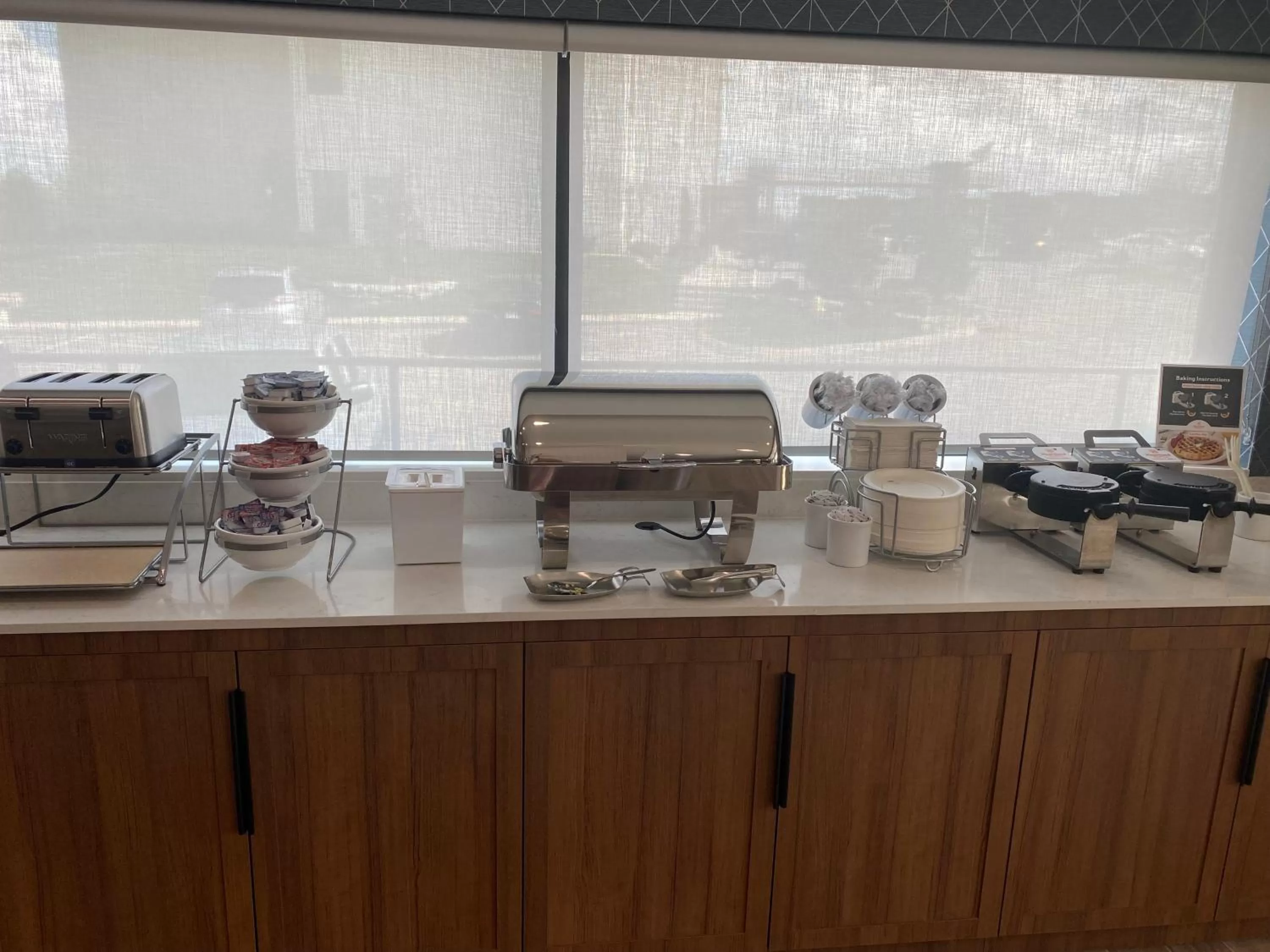 Breakfast in Comfort Inn & Suites Gallatin - Nashville Metro