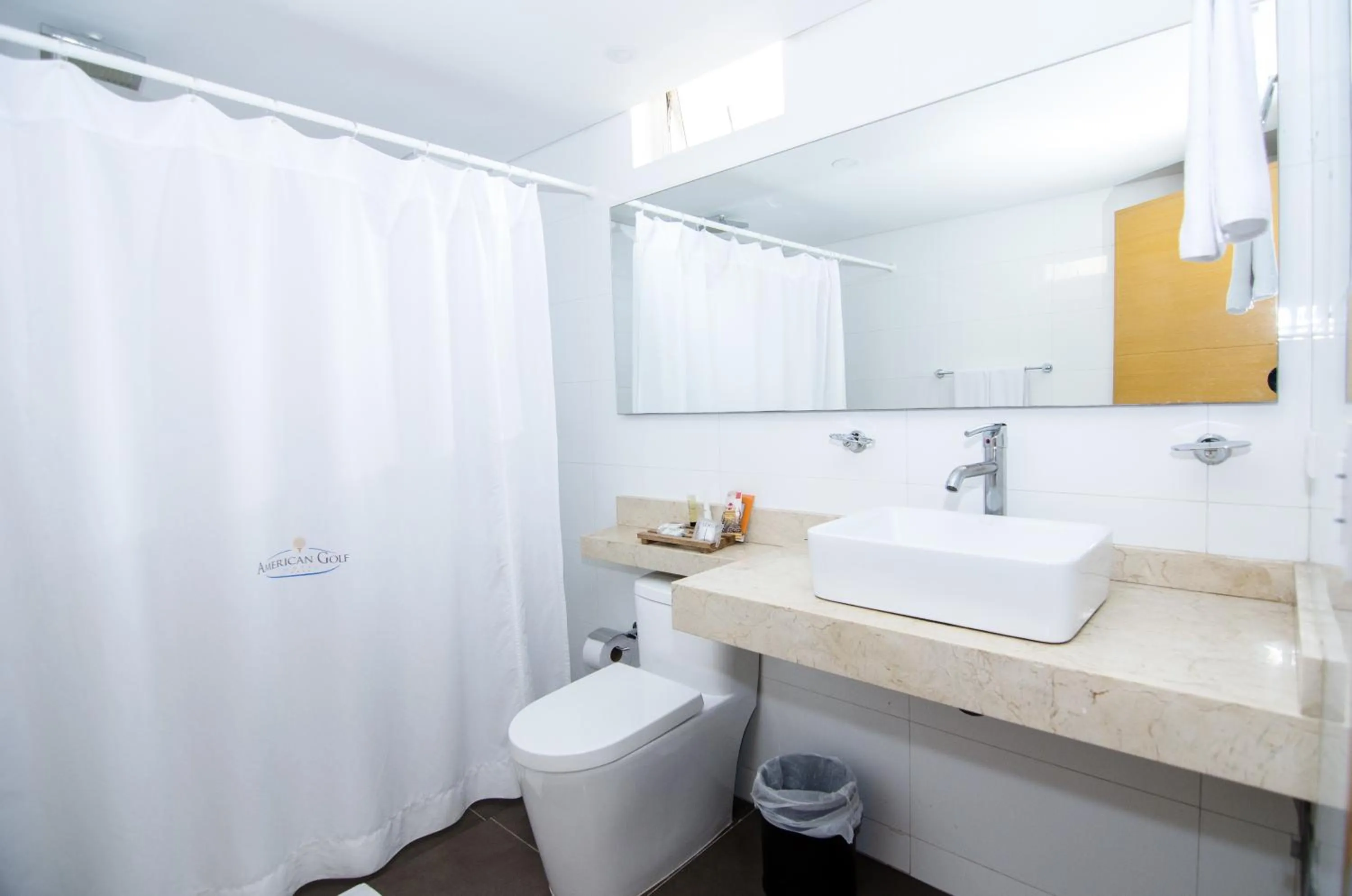 Shower in Hotel American Golf