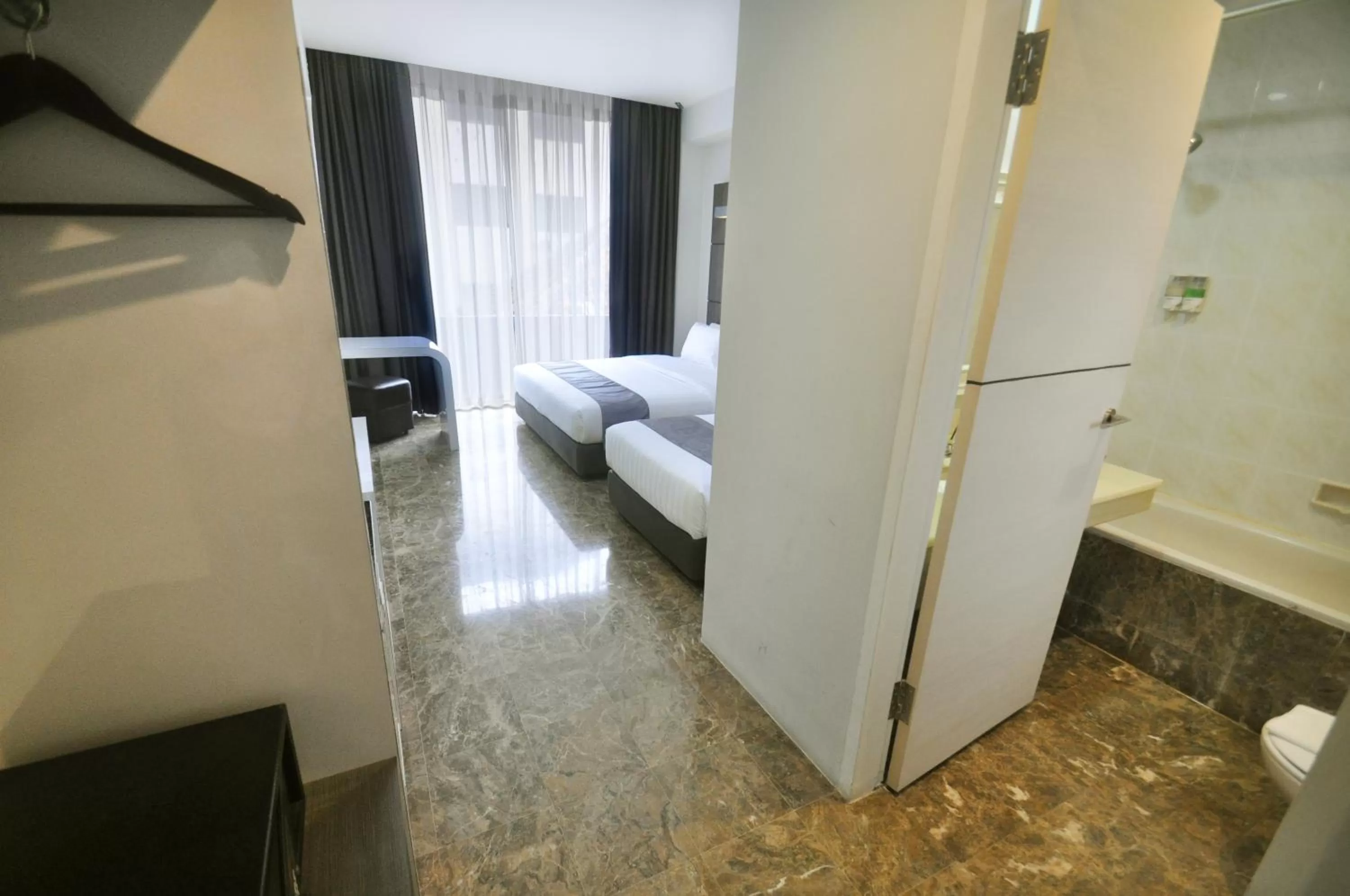 Bathroom, Bed in Dreamtel Jakarta