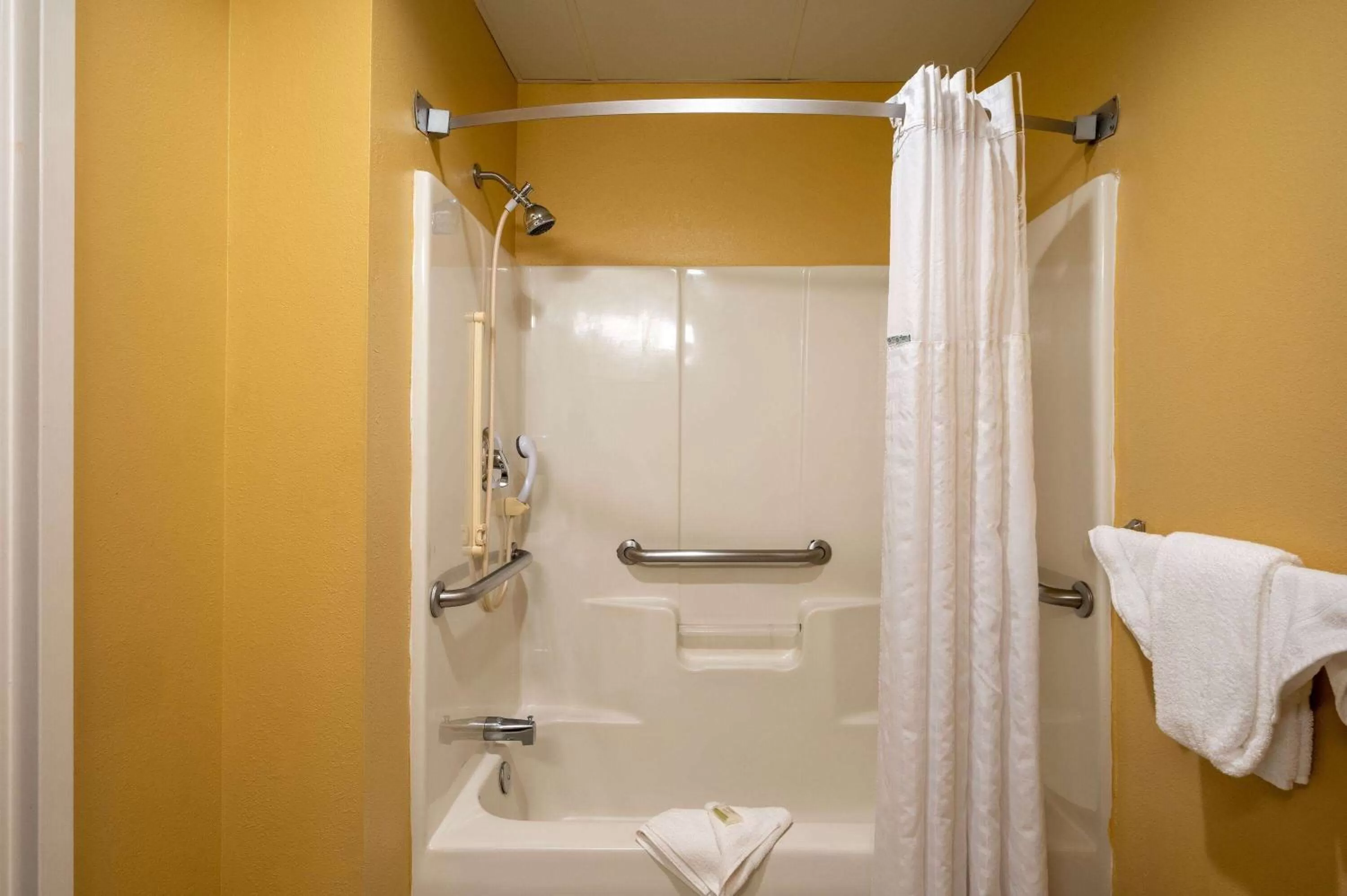 Bathroom in Super 8 by Wyndham Salisbury