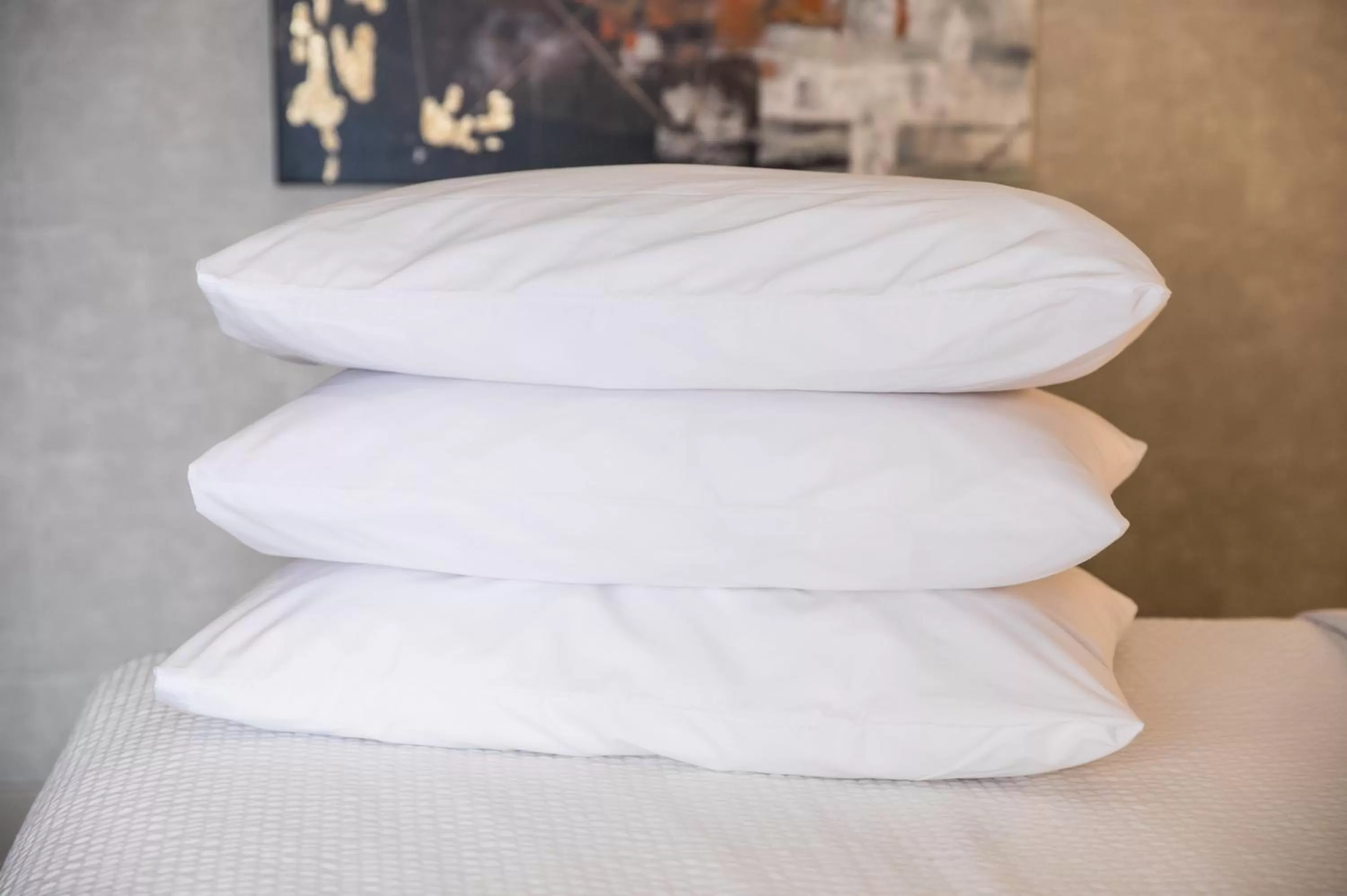 Bed in Days Inn by Wyndham Chetwynd