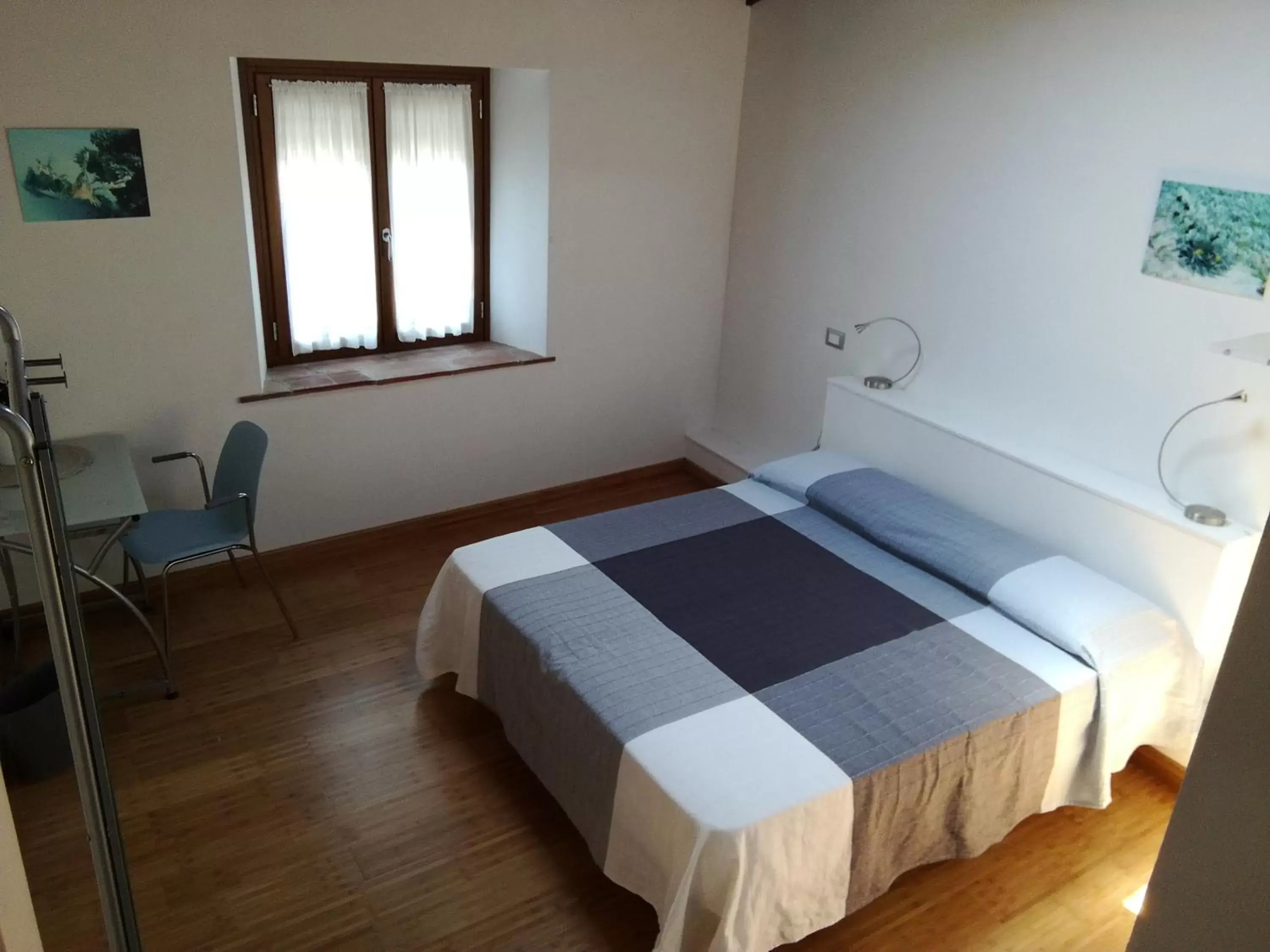 Double Room with Private External Bathroom in B & B Via di Mezzo Double Room with Private External Bathroom in B & B Via di Mezzo