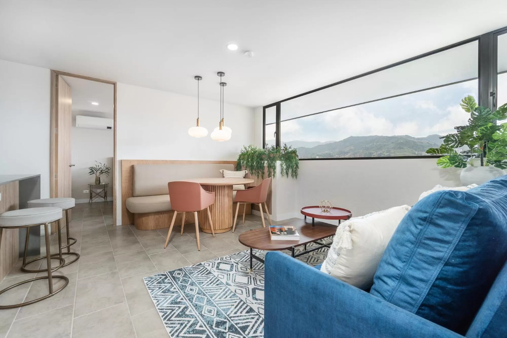 Living room in Apartamentos Go Living & Suites by HOUSY HOST