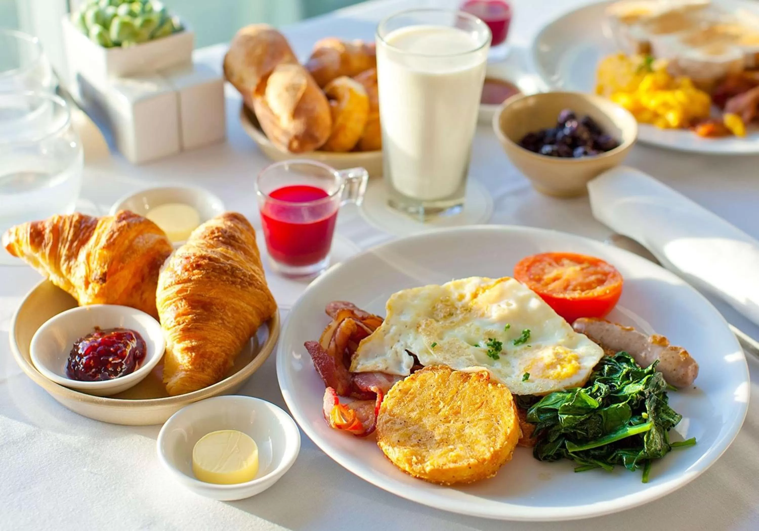 Dining area in Hilton Antwerp Old Town