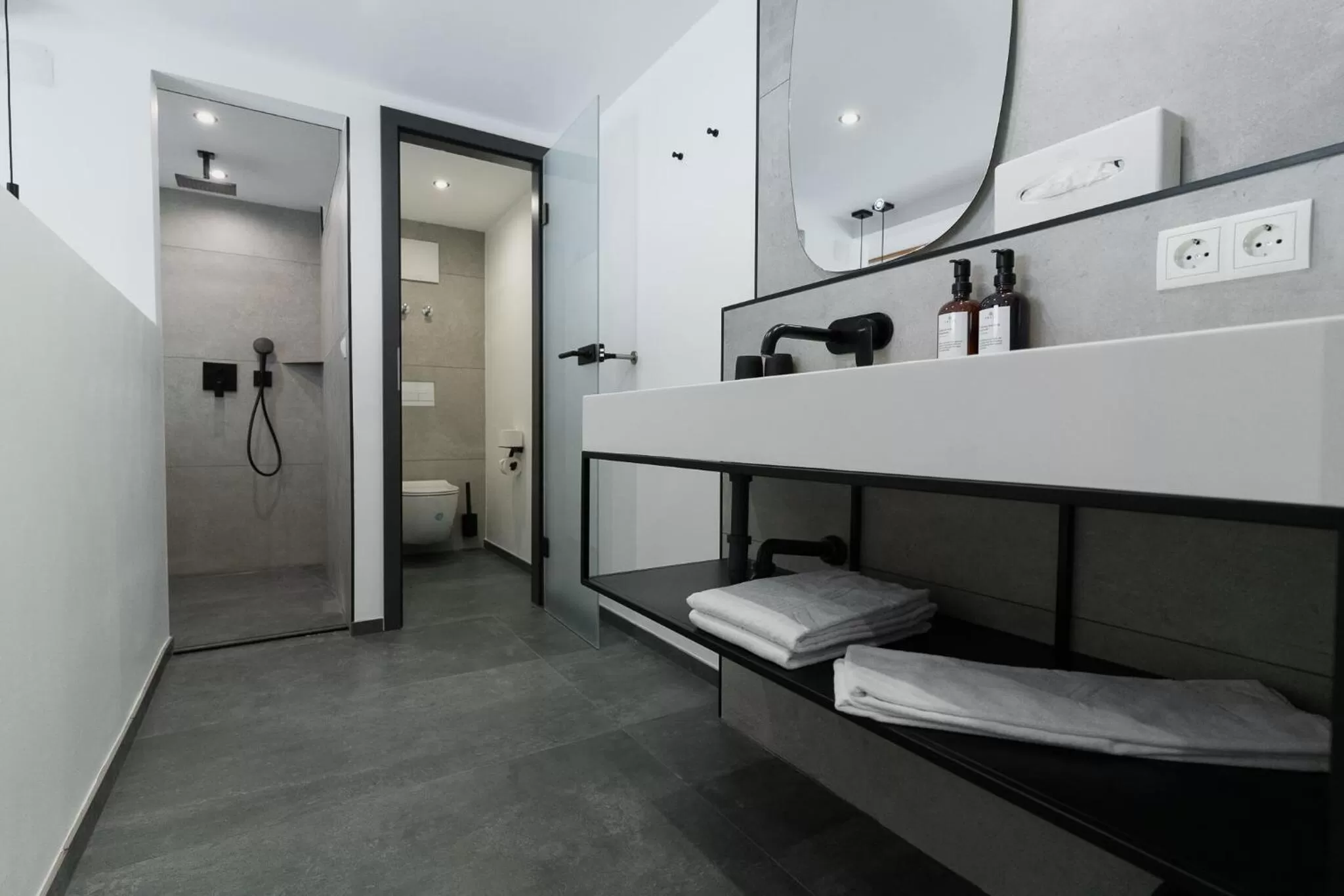 Bathroom, Bed in Hotel Andante Rust