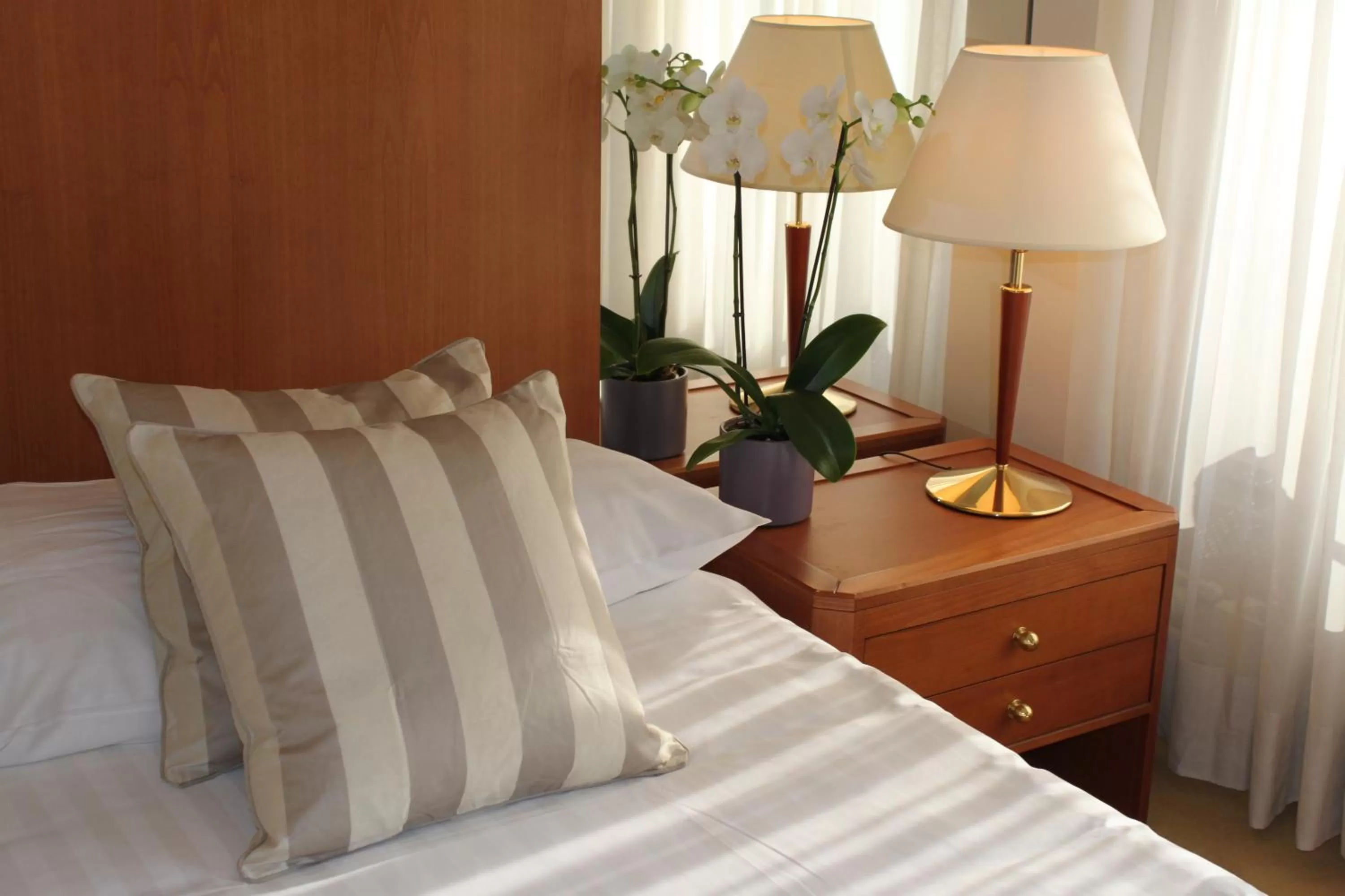 Lounge or bar, Bed in Royal Plaza Montreux