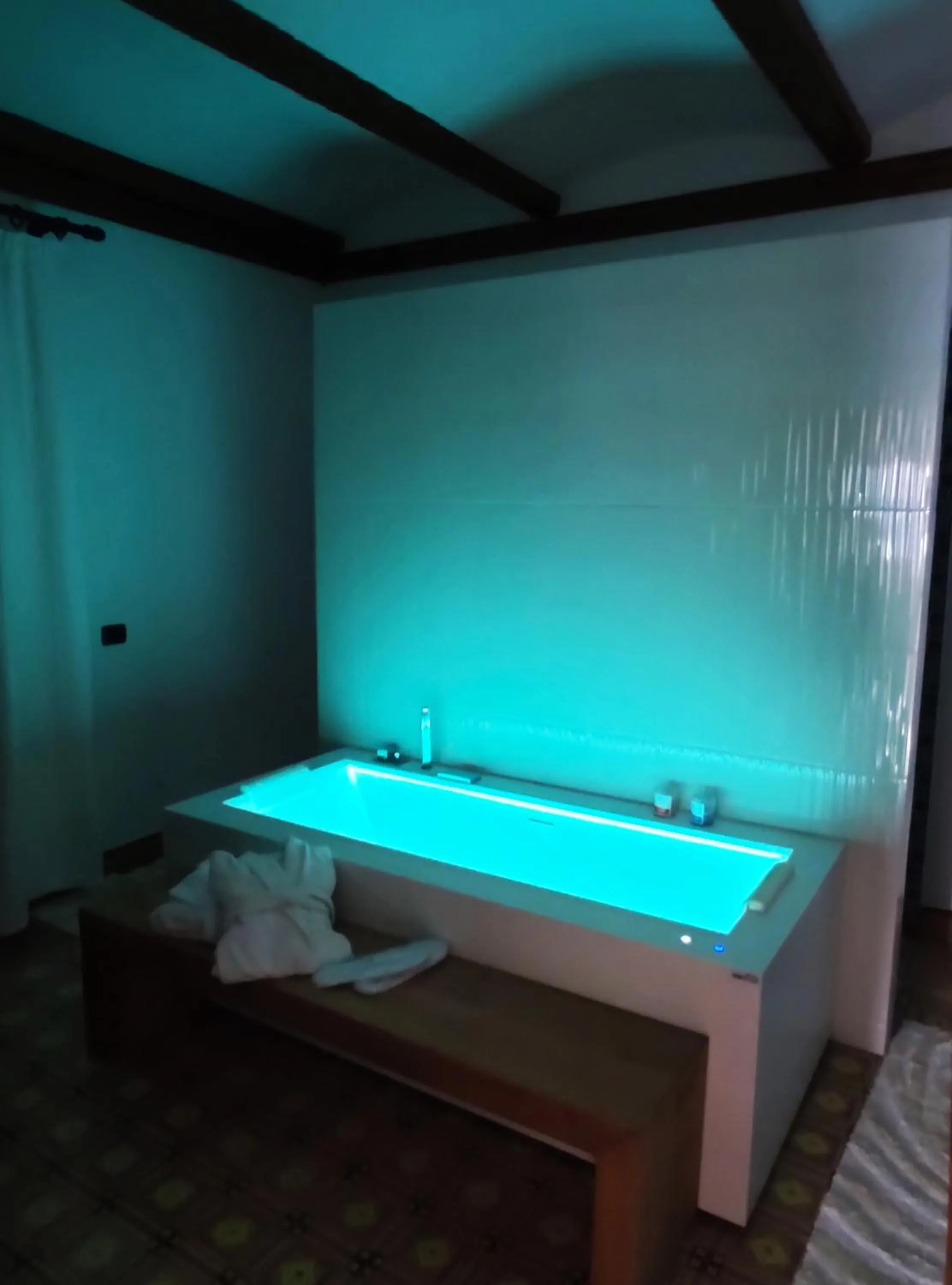 Bath in Taverna Del Capitano