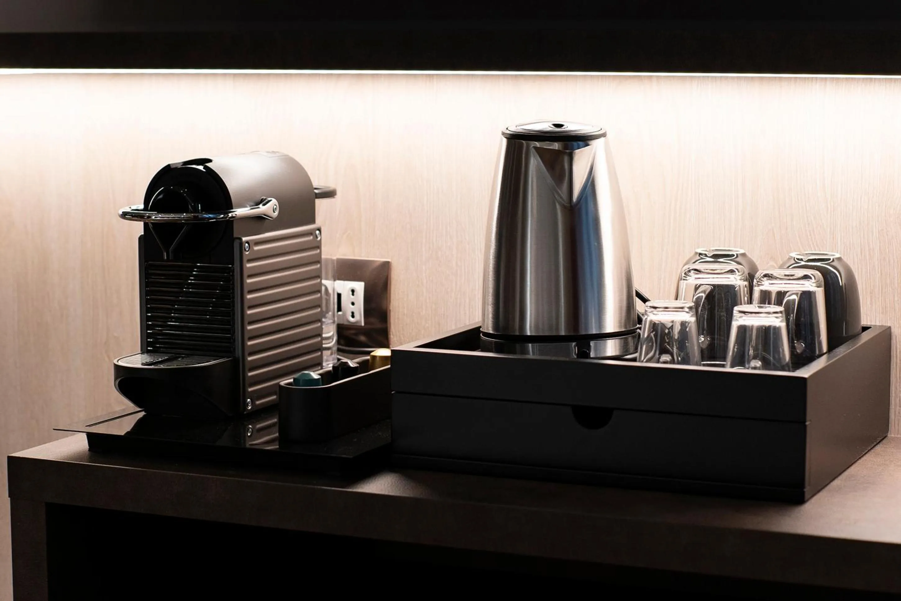 Coffee/tea facilities in Artemide Guest House