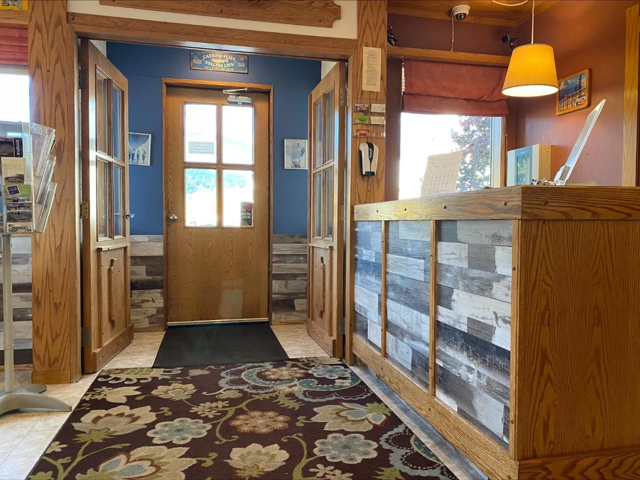 Facade/entrance in Stork Nest Inn