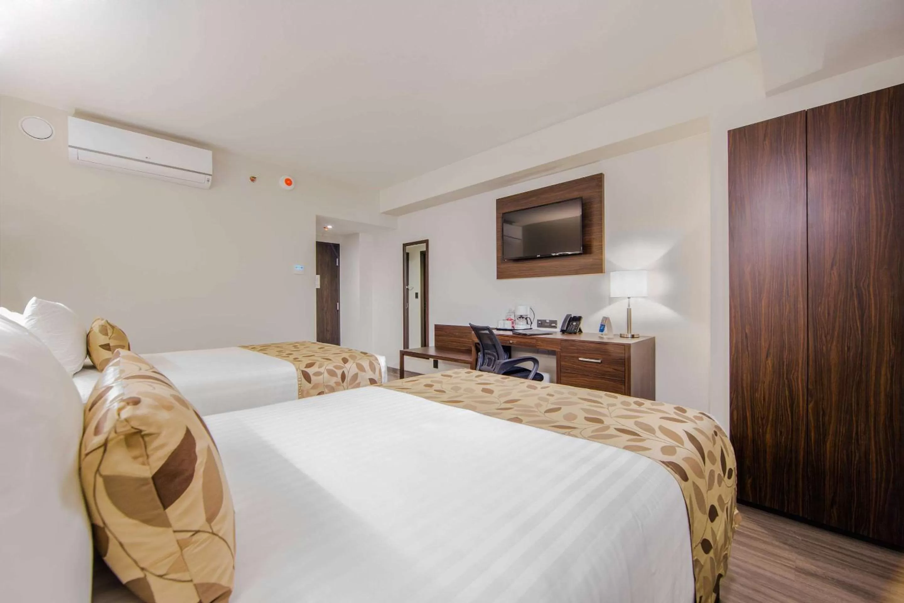 Photo of the whole room, Bed in Sleep Inn Guadalajara Galerias