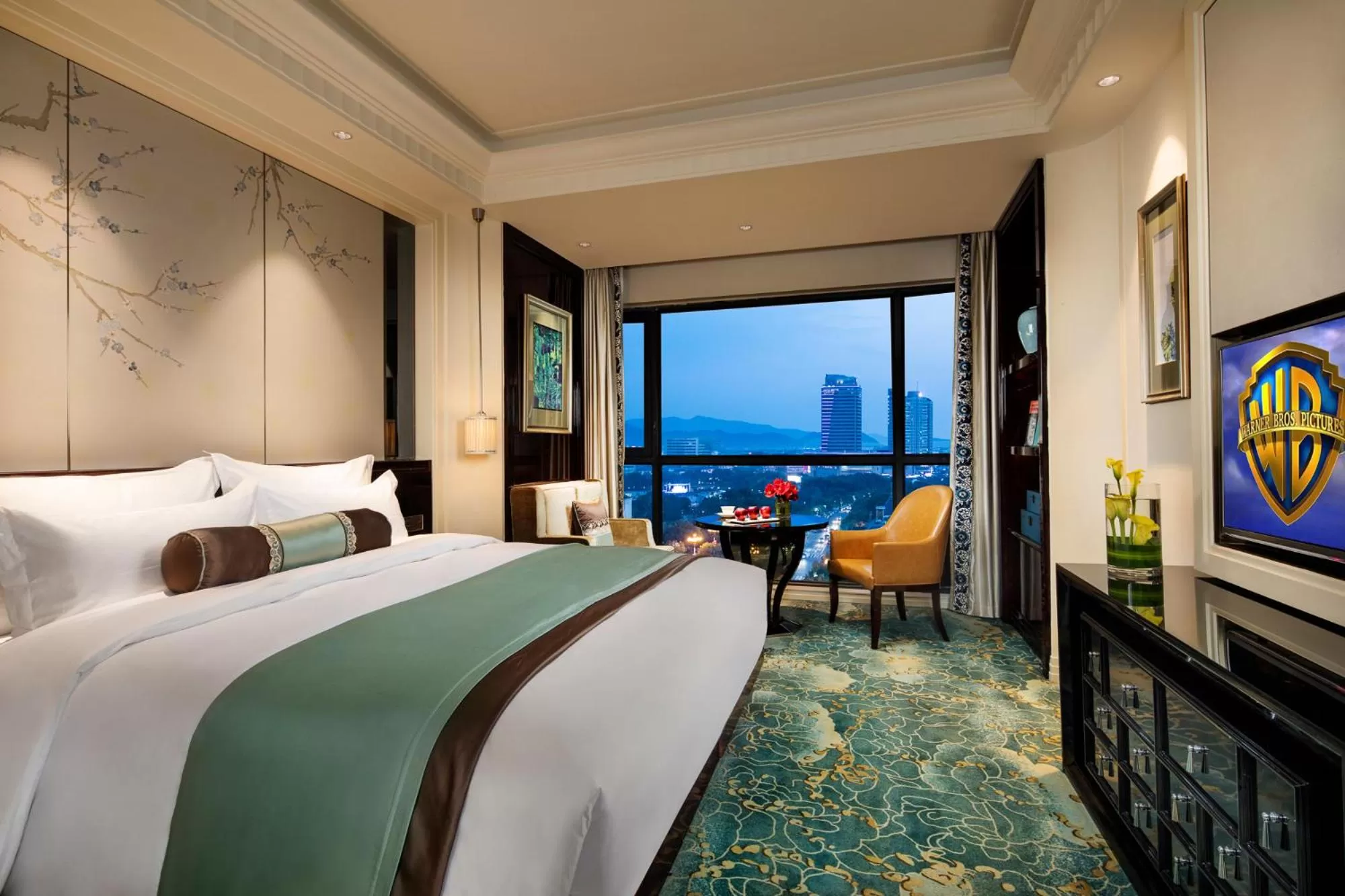 Photo of the whole room, Bed in The Pury Hotel