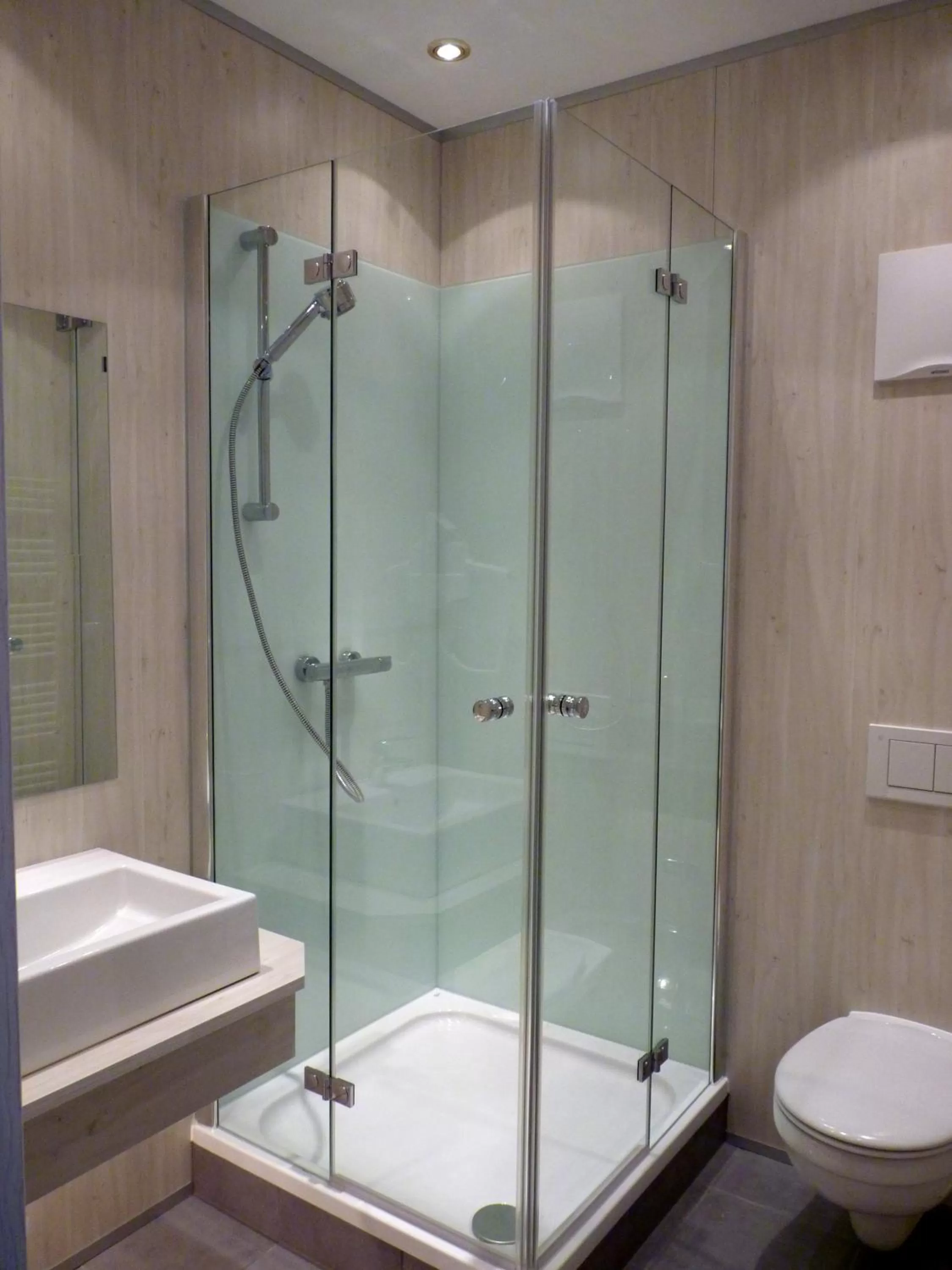 Shower in Hotel Blie, Bed & Breakfast, Self Check-in