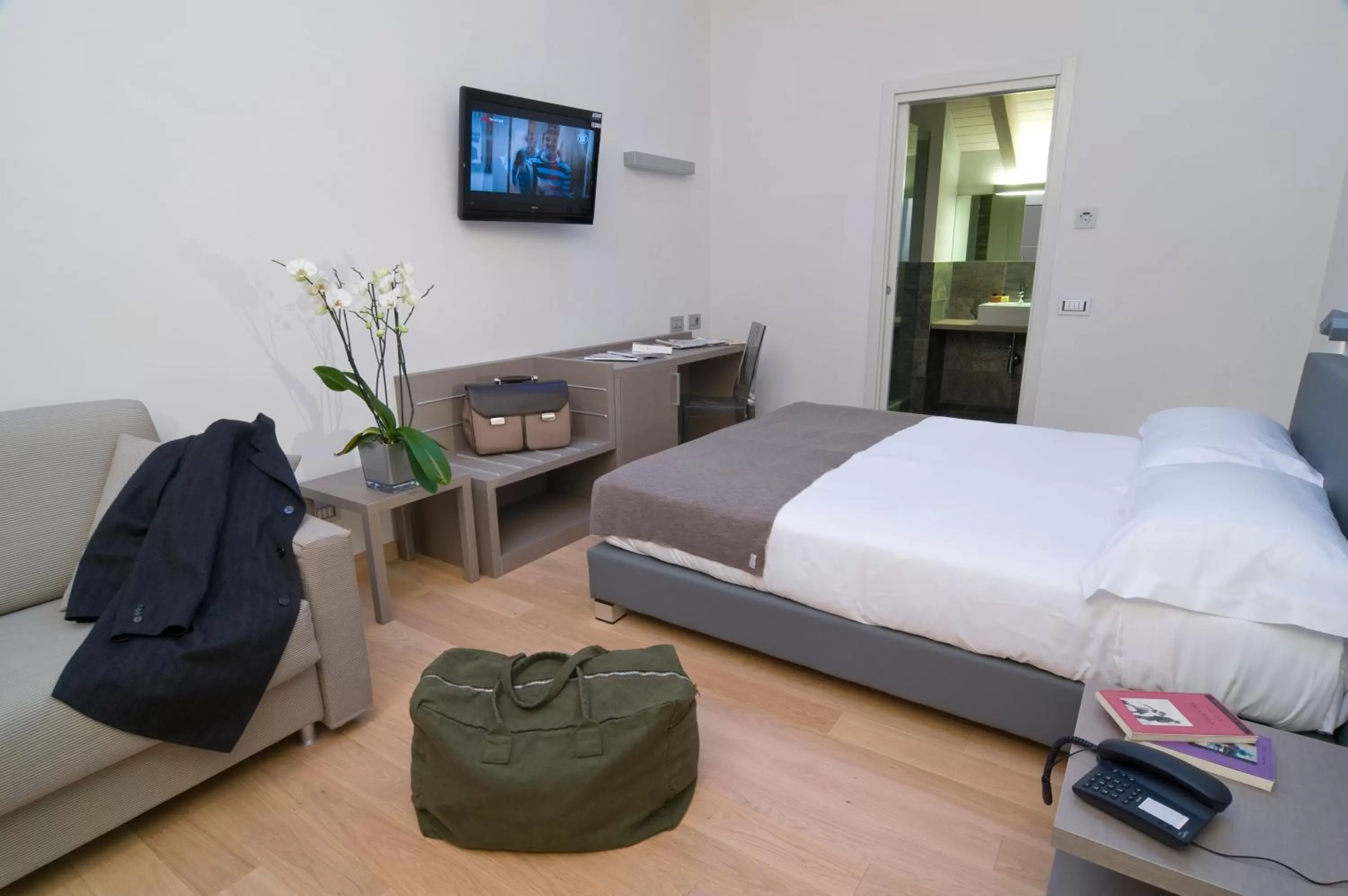 Photo of the whole room, Bed in Hotel Di Varese