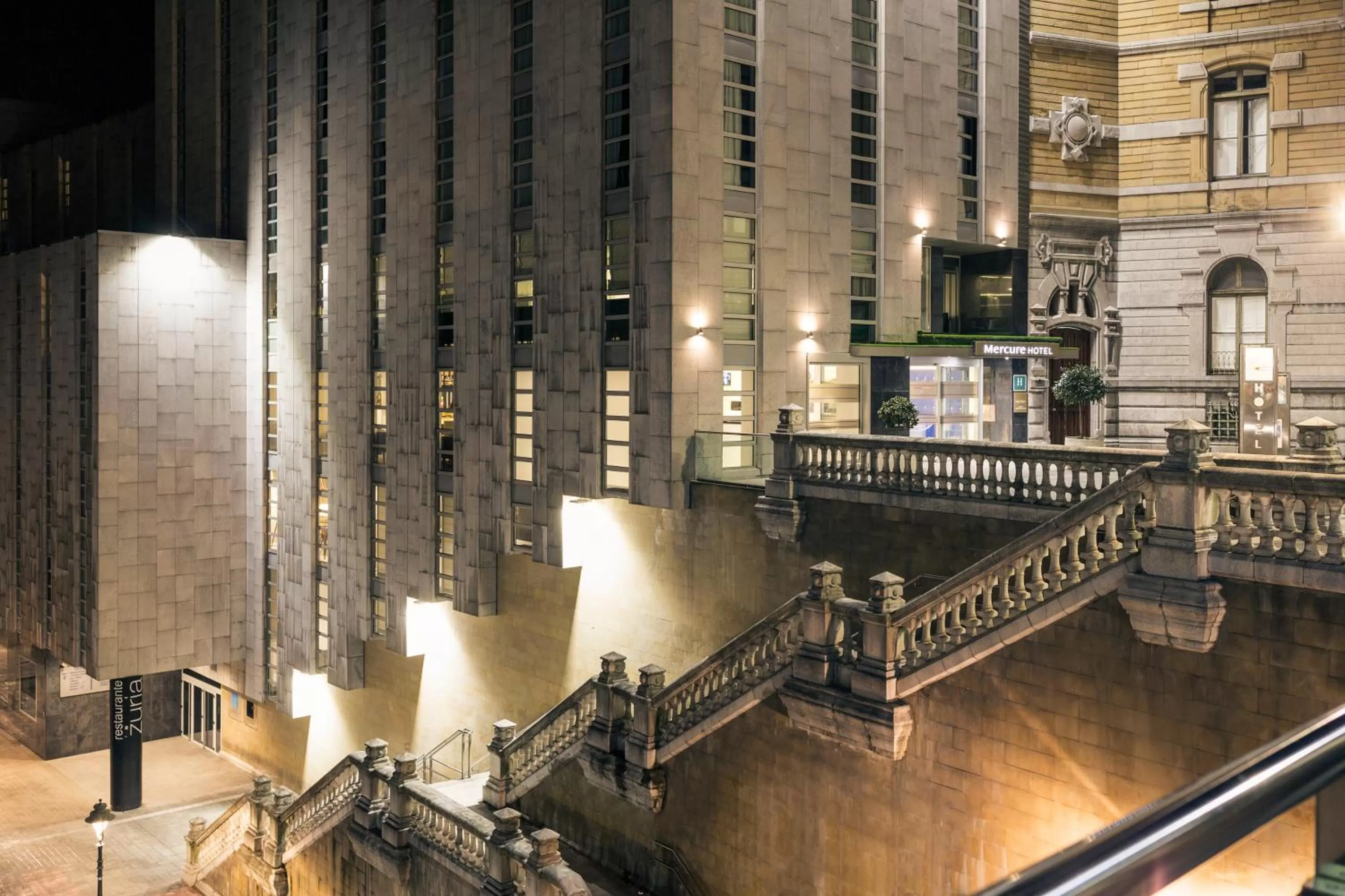 Property building in Hotel Mercure Jardines de Albia