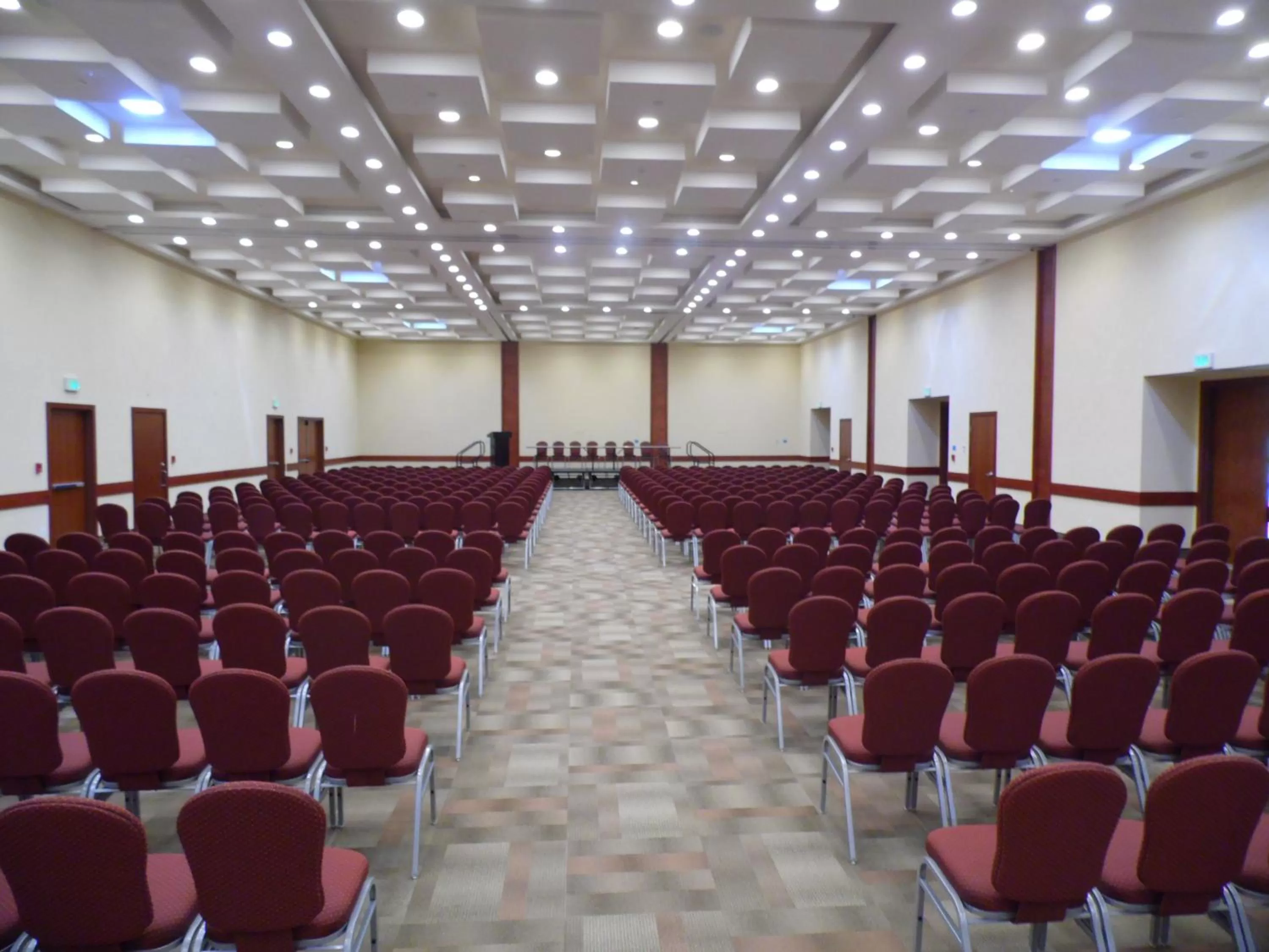 Meeting/conference room in Holiday Inn & Suites Plaza Mayor by IHG