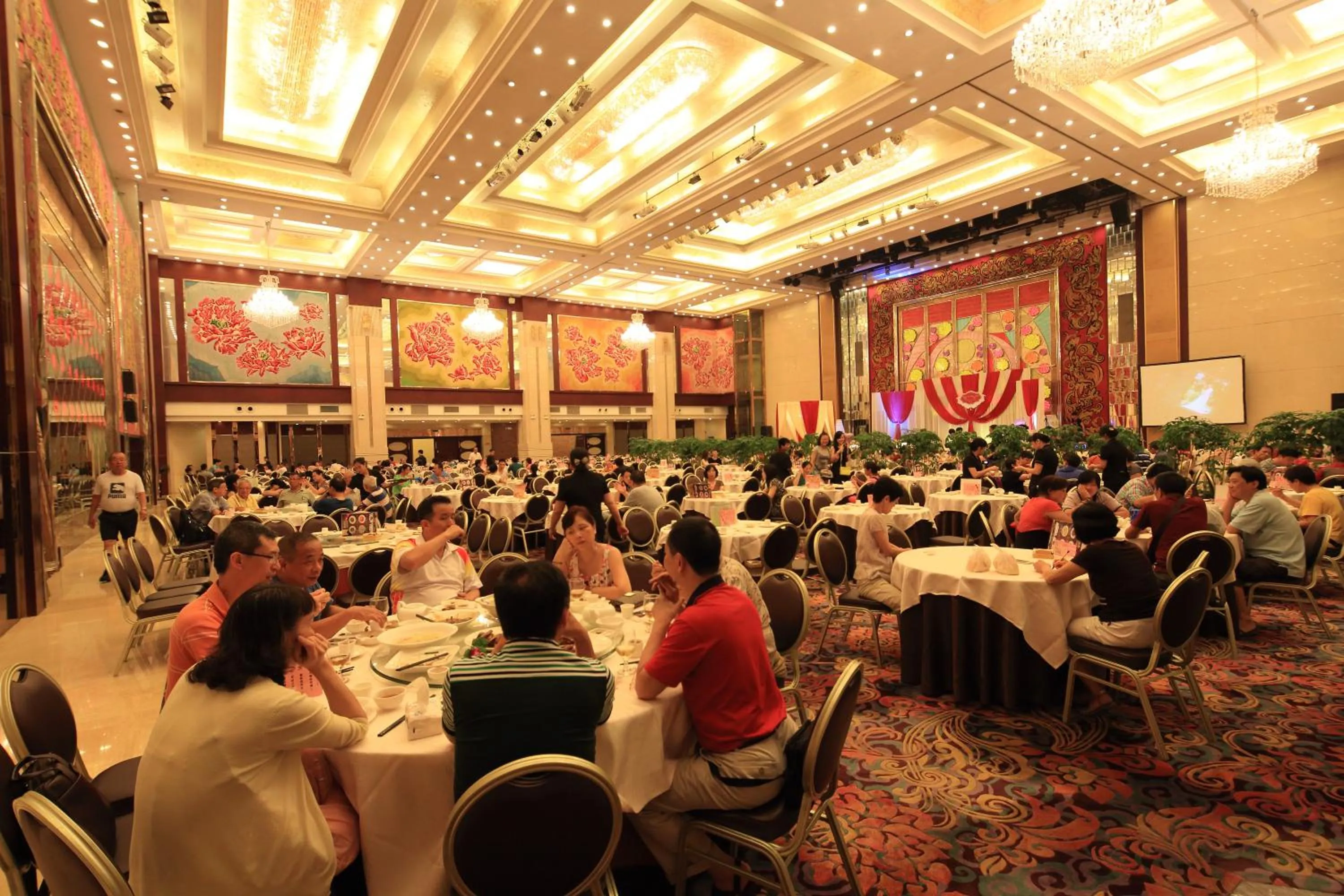 Restaurant/places to eat in South & North International Apartment Beijing Road