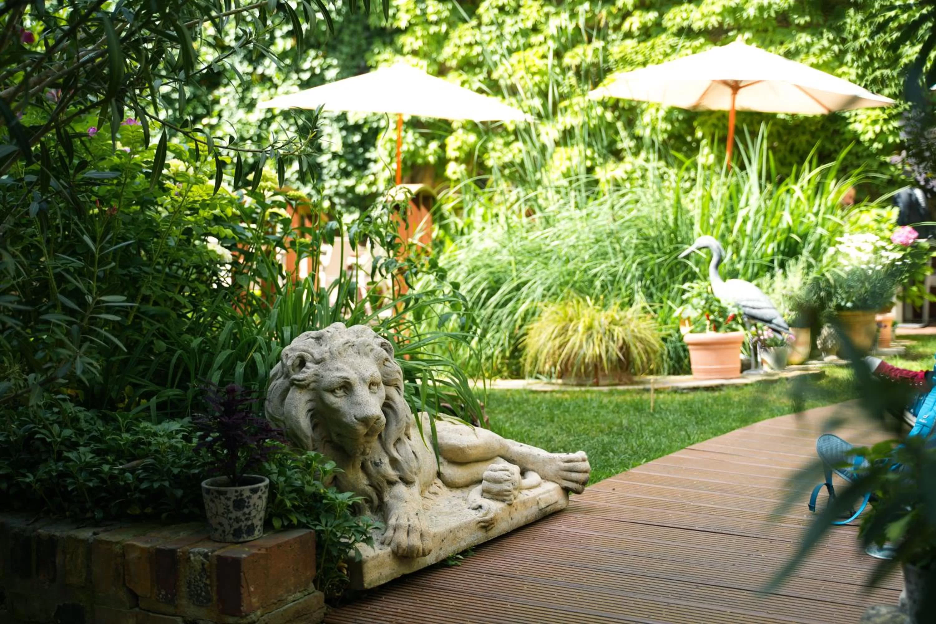 Garden in THE GATE GARDEN Hotel