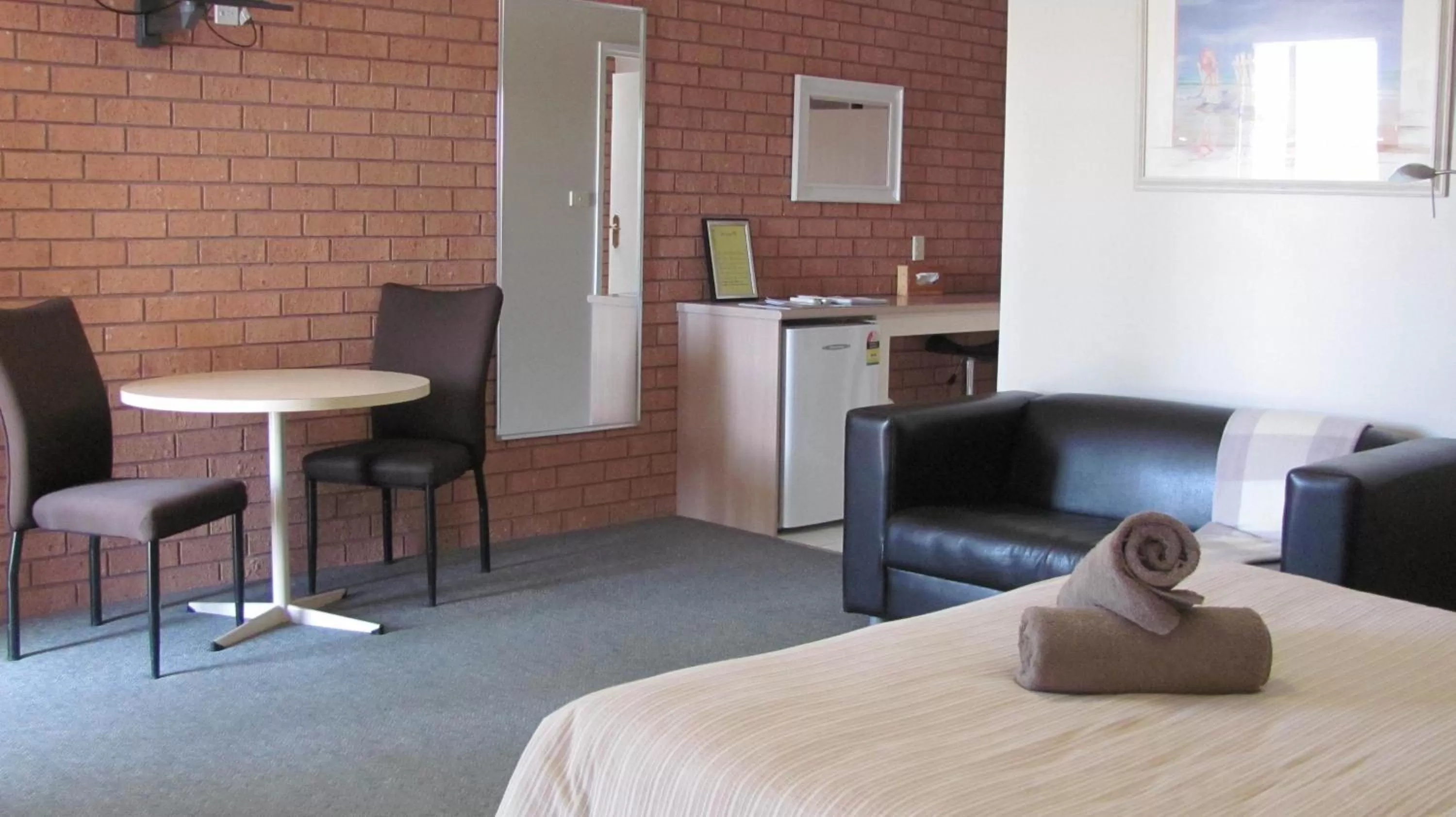 Dining area in Bristol Hill Motor Inn