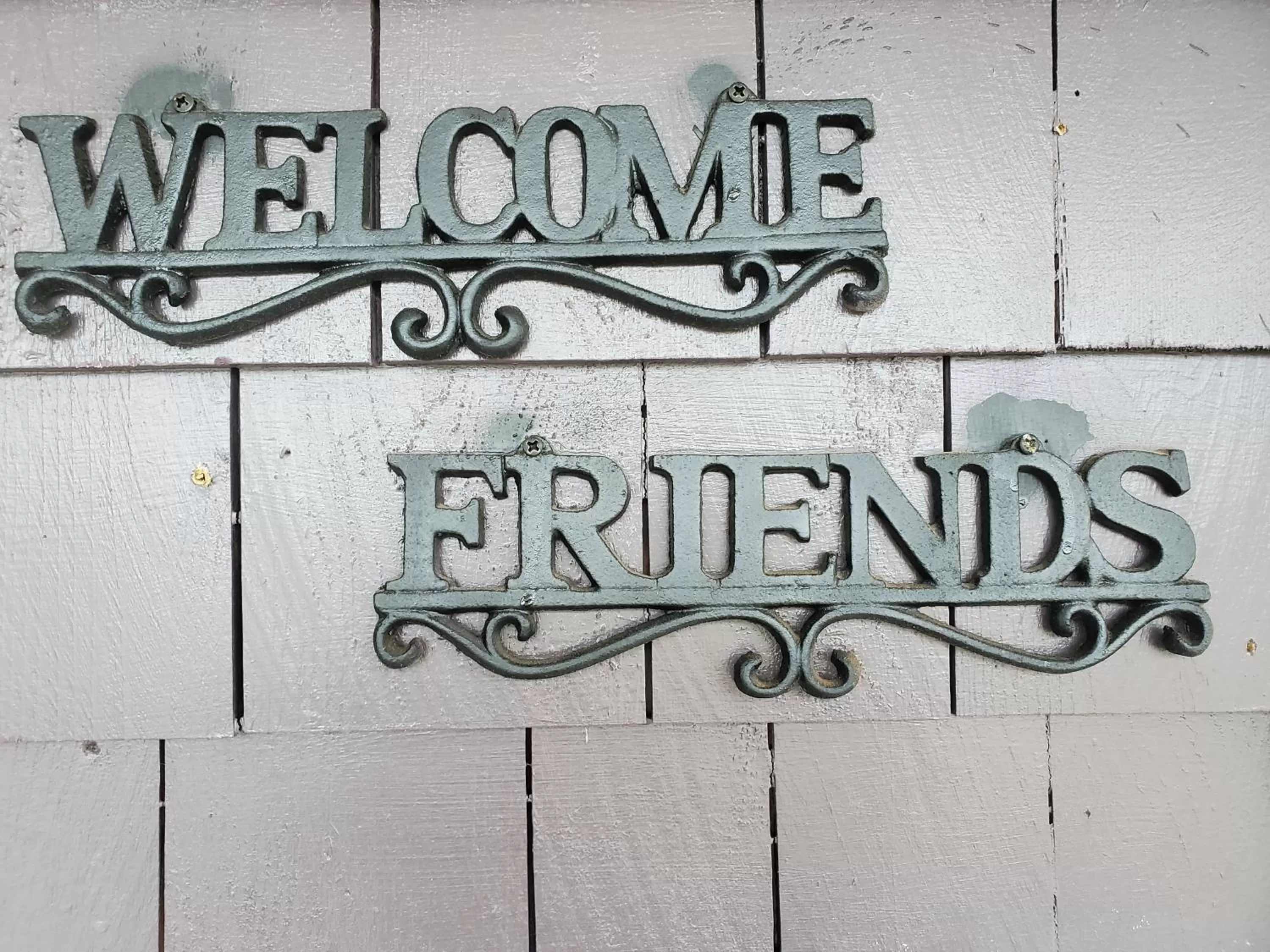 Logo/Certificate/Sign in The Home Place Inn