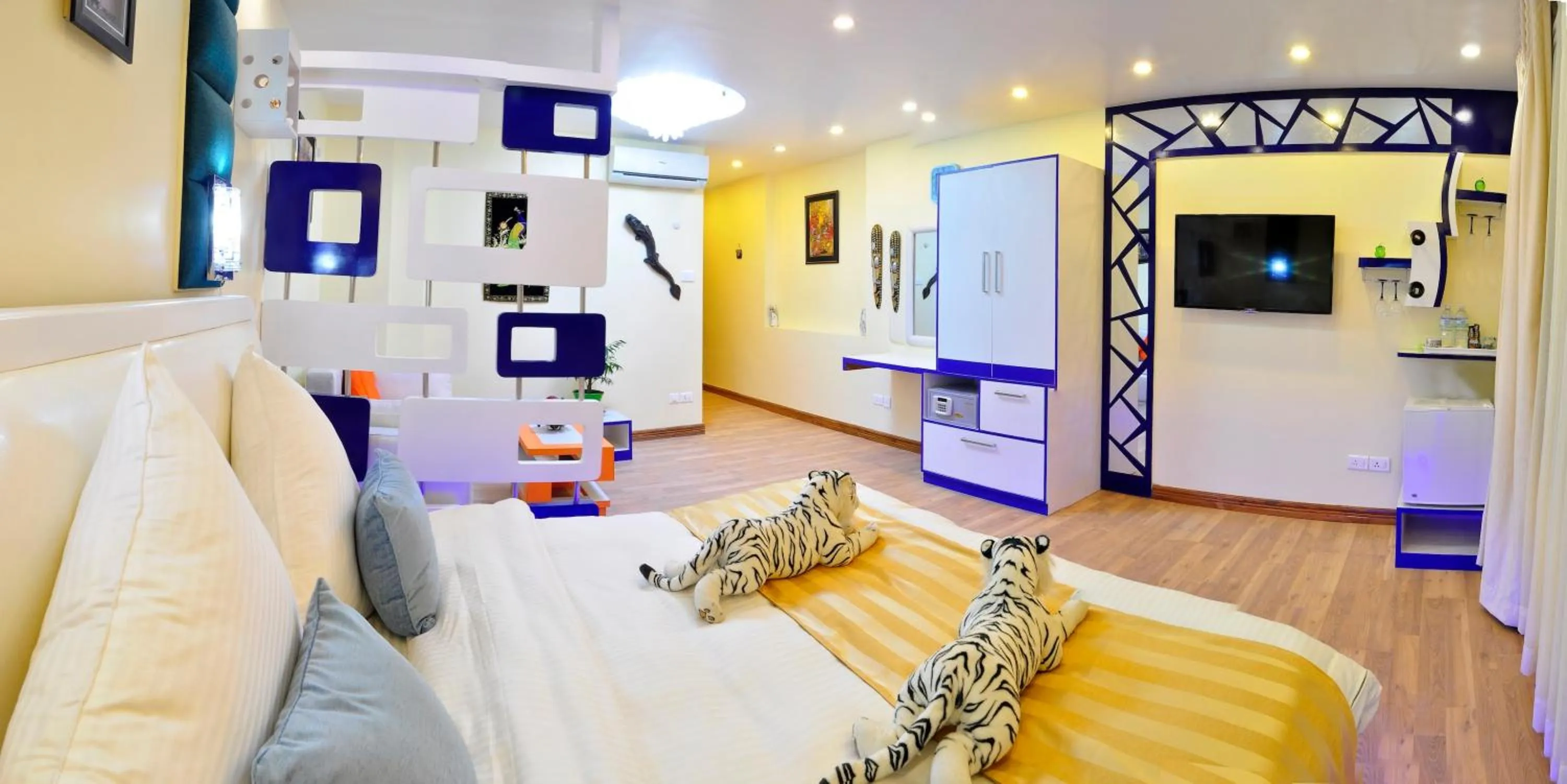 Bed in Royal Penguin Boutique Hotel & Spa