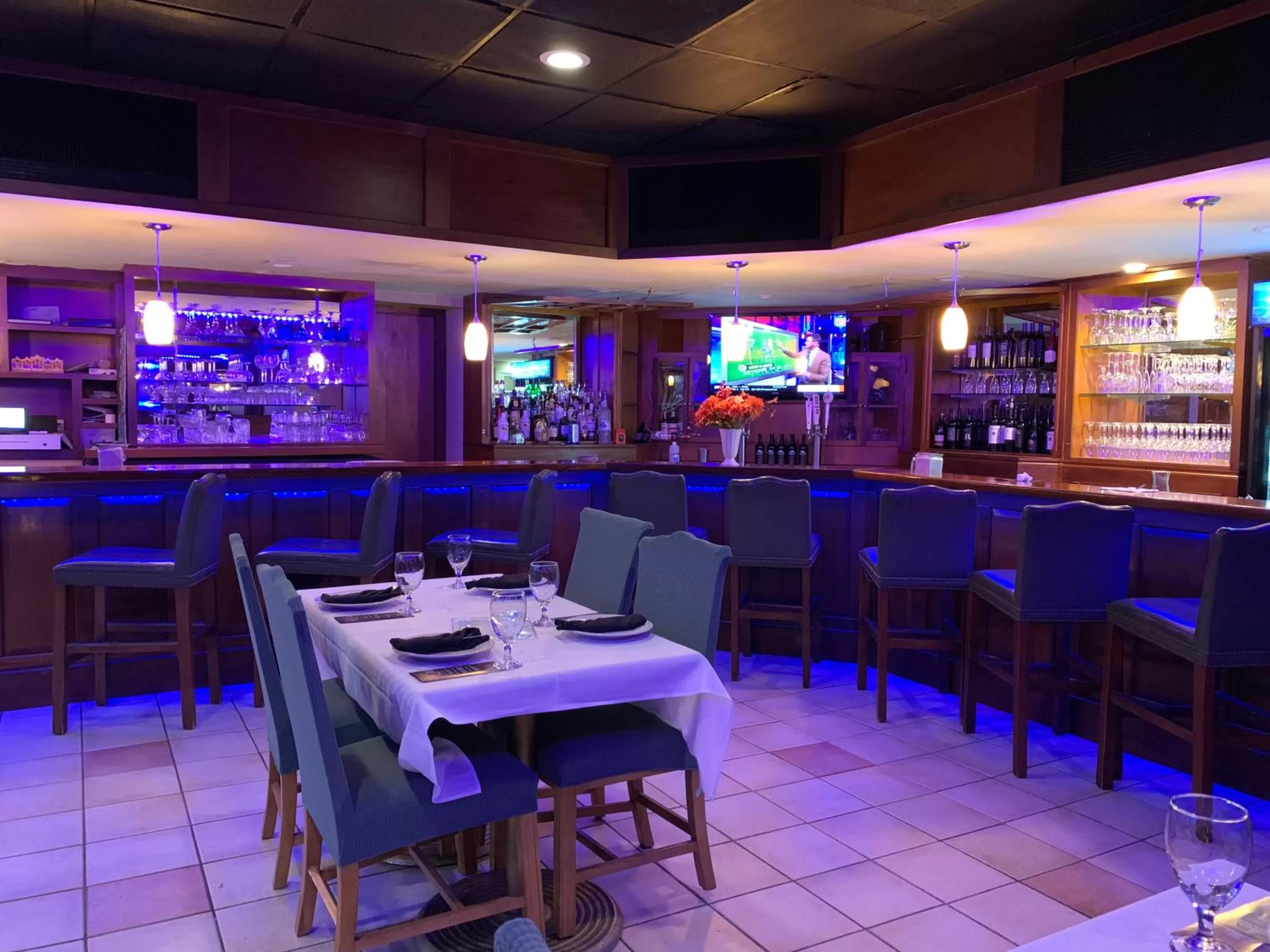 Lounge or bar in Clarion Inn Southern Pines - Pinehurst