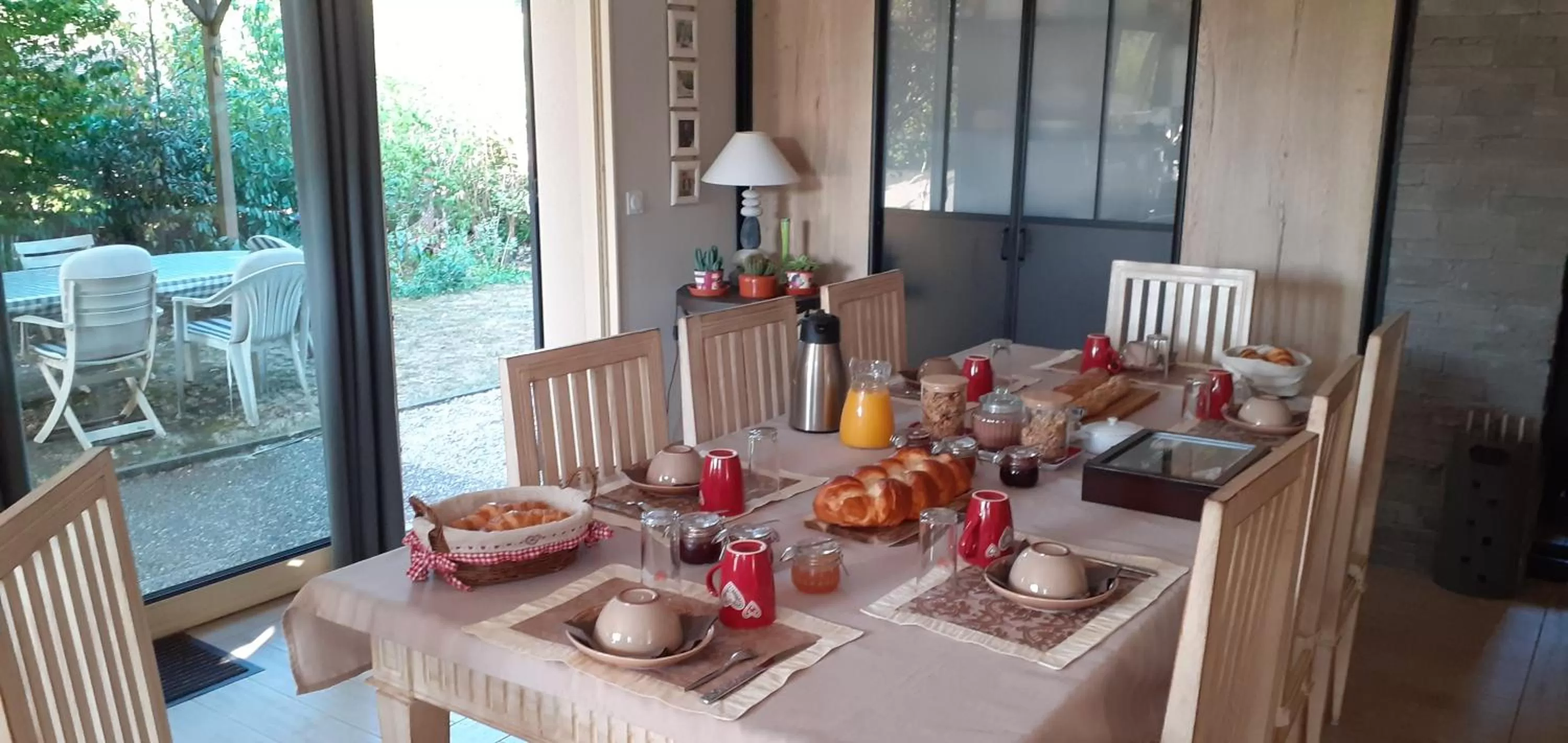 Breakfast in Au P'tit Versailles